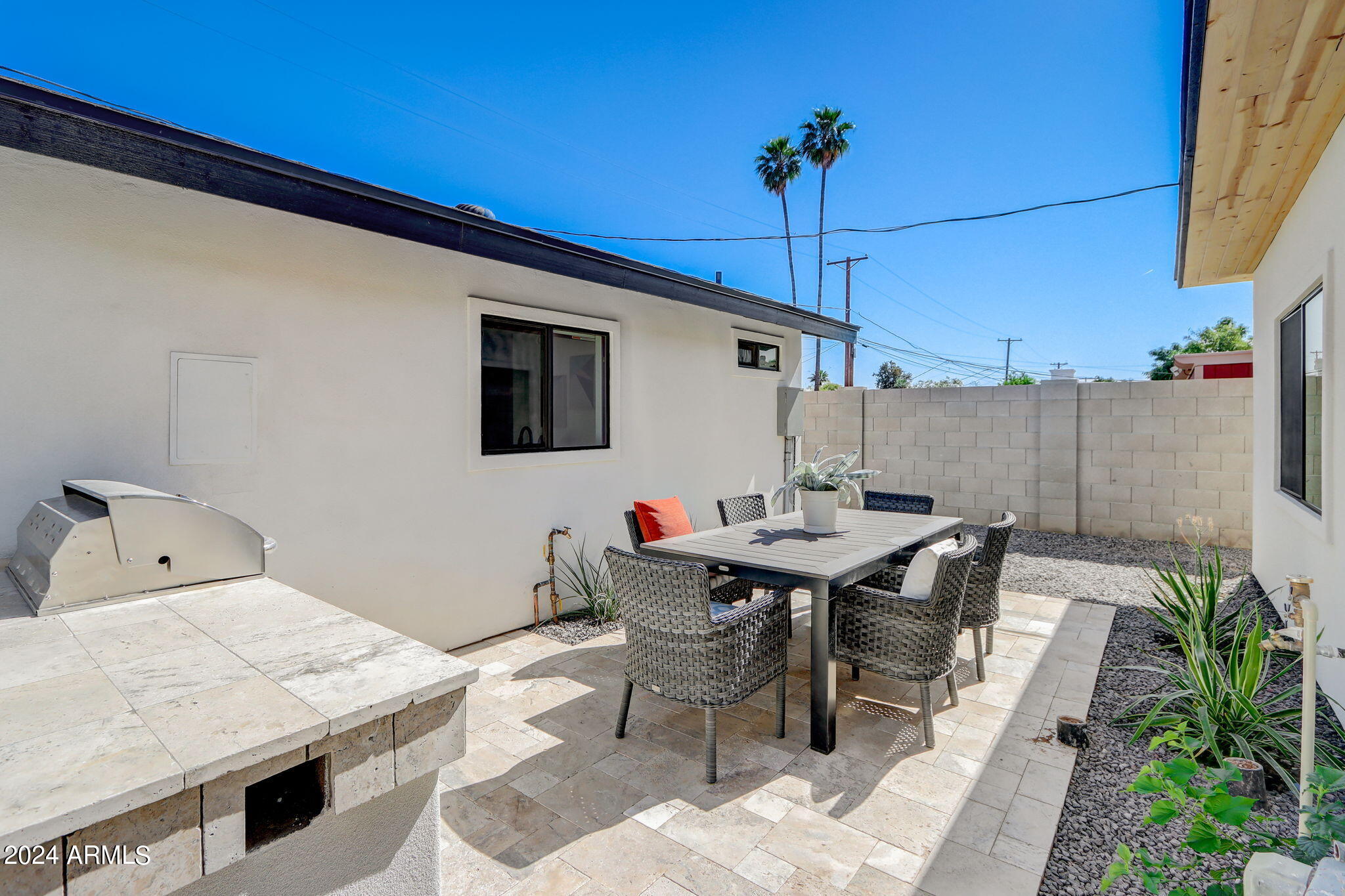 8614 E HIGHLAND Avenue