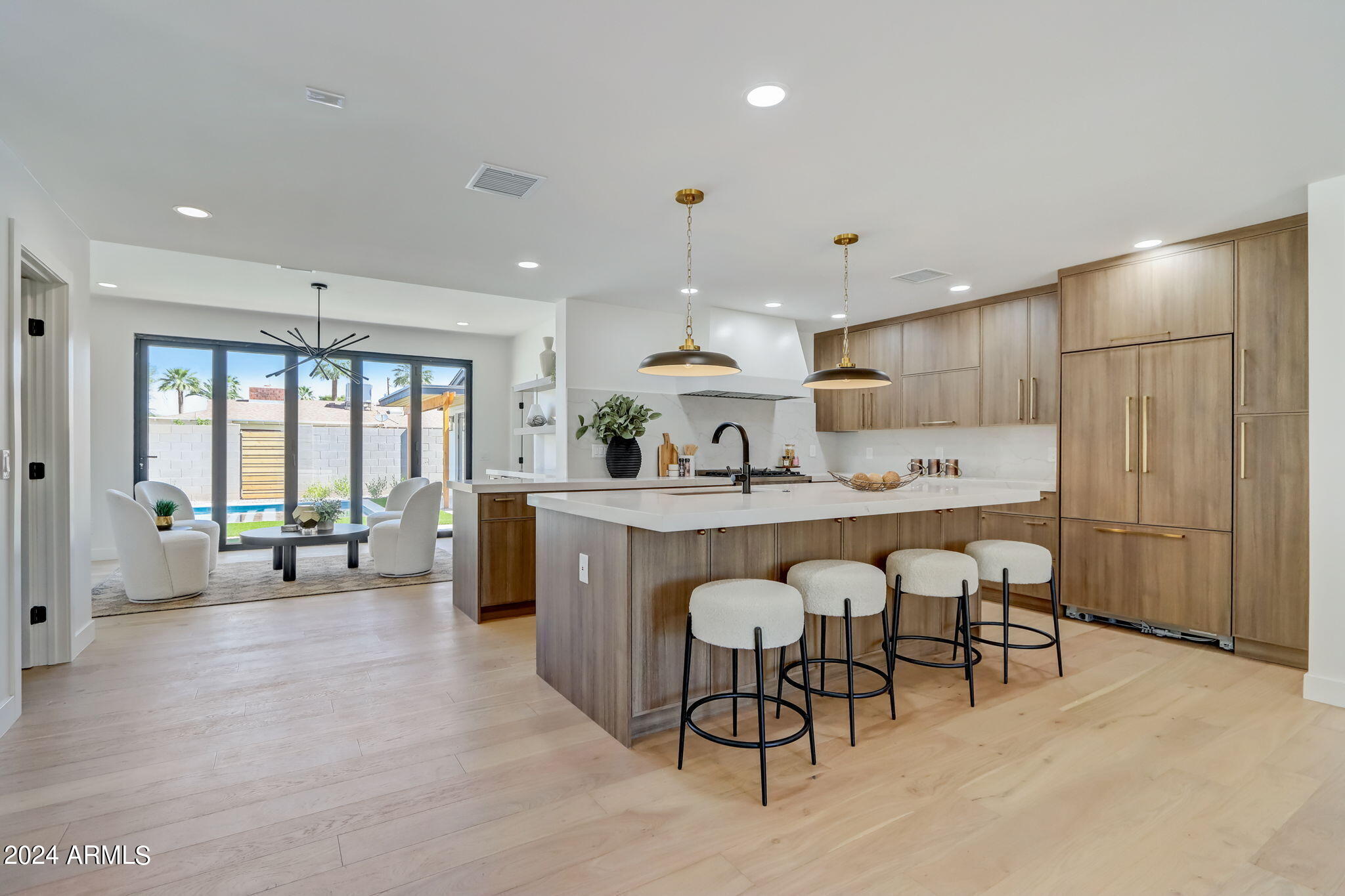 8614 E HIGHLAND Avenue