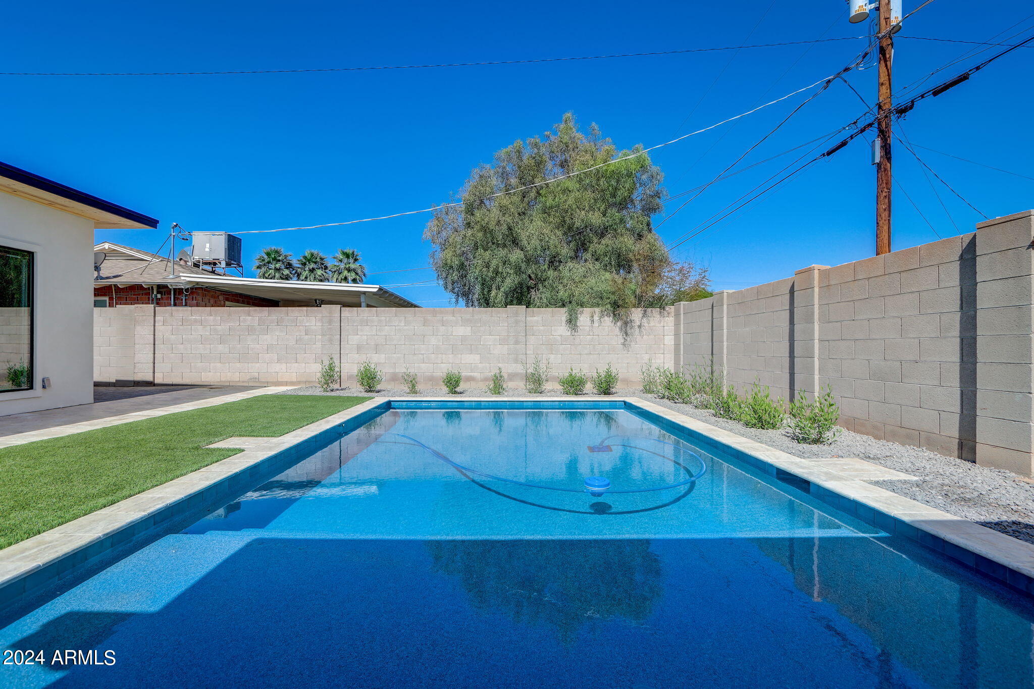 8614 E HIGHLAND Avenue