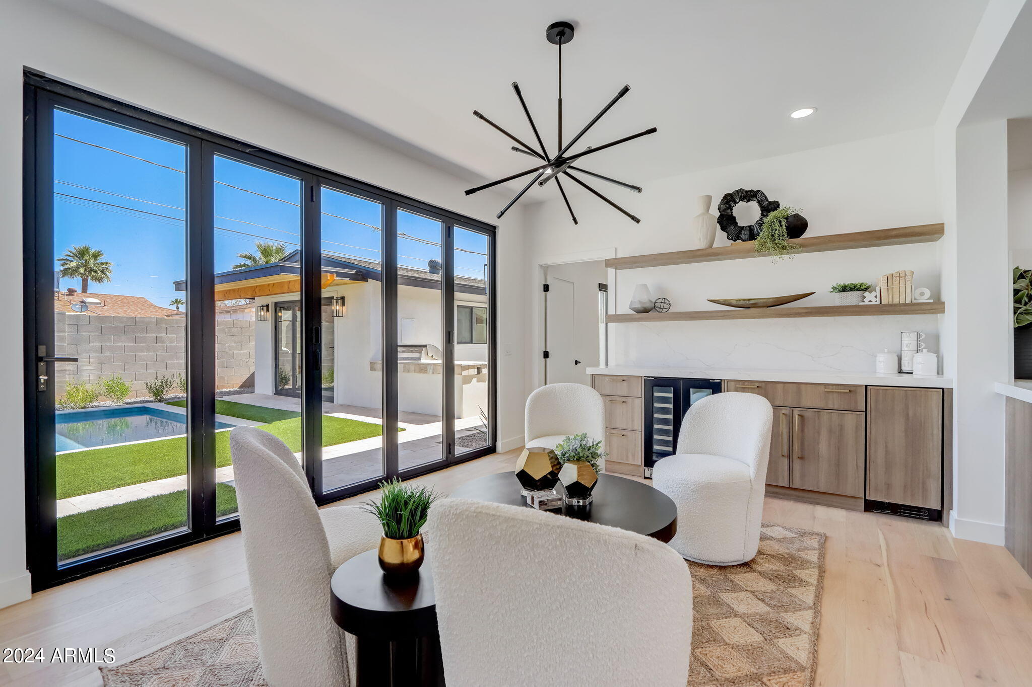 8614 E HIGHLAND Avenue