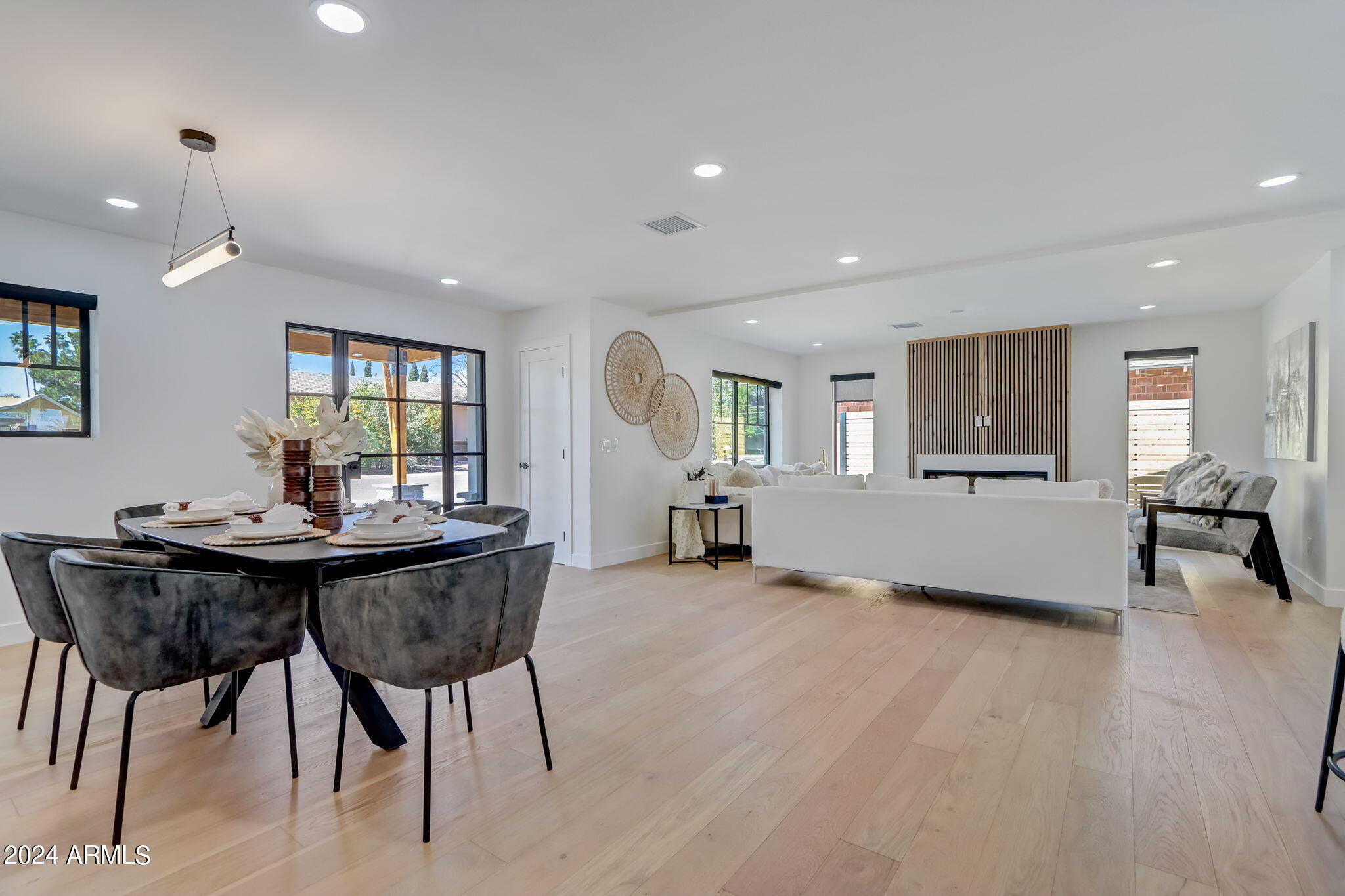 8614 E HIGHLAND Avenue