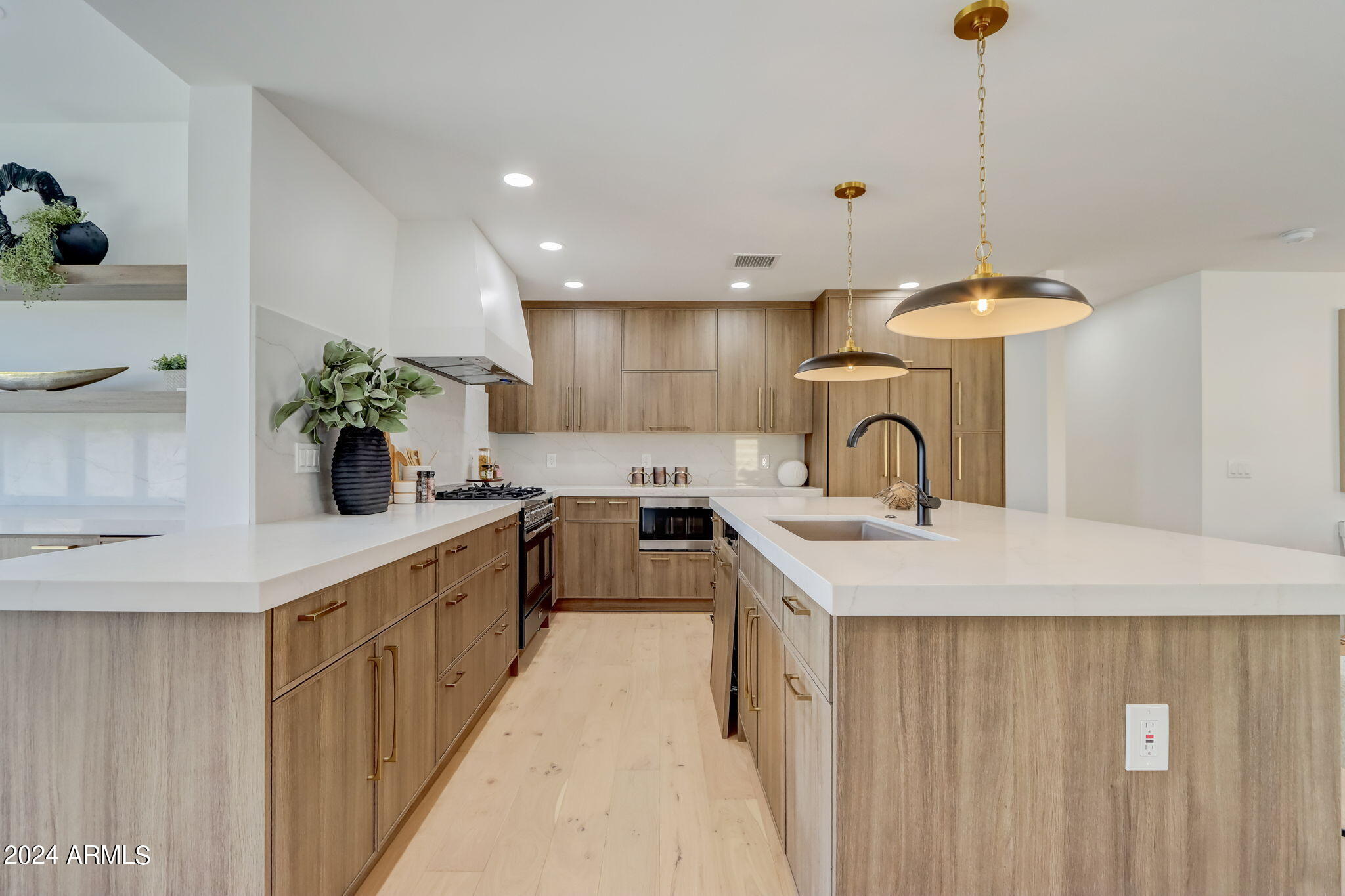 8614 E HIGHLAND Avenue