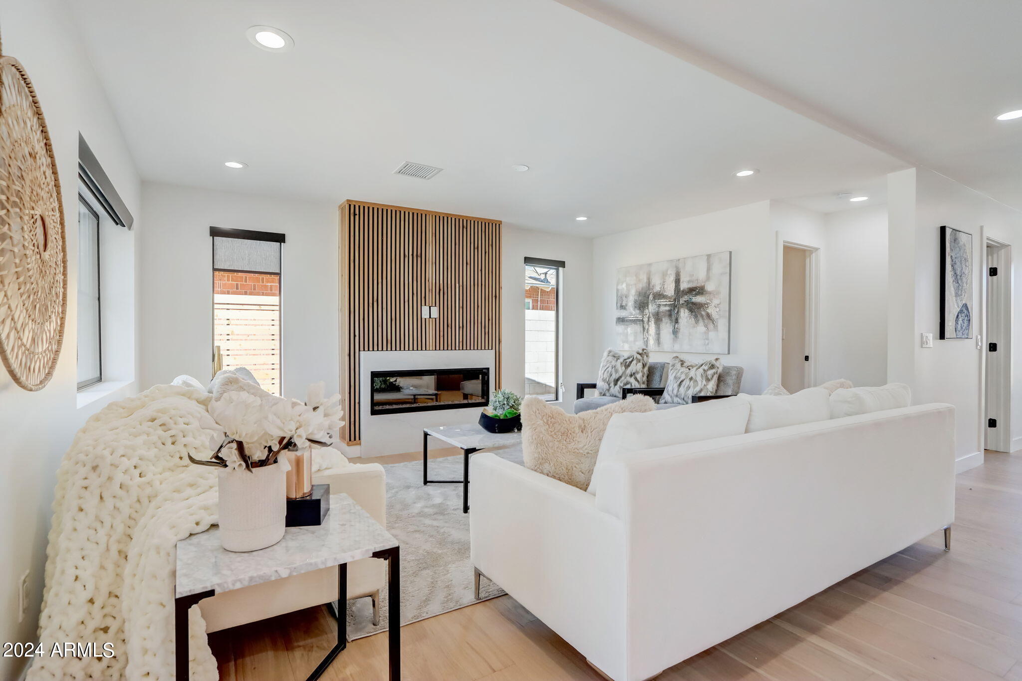 8614 E HIGHLAND Avenue