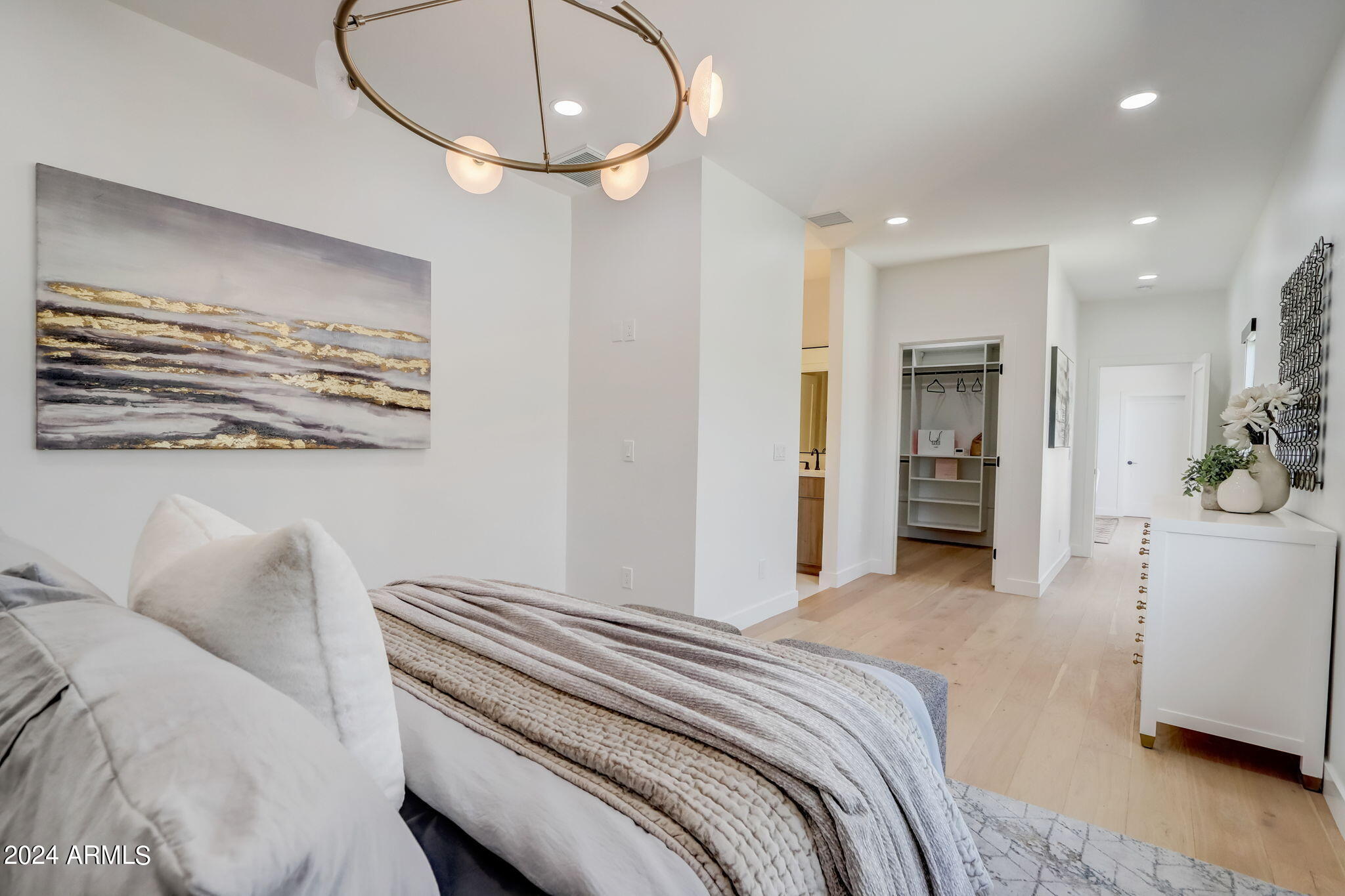 8614 E HIGHLAND Avenue