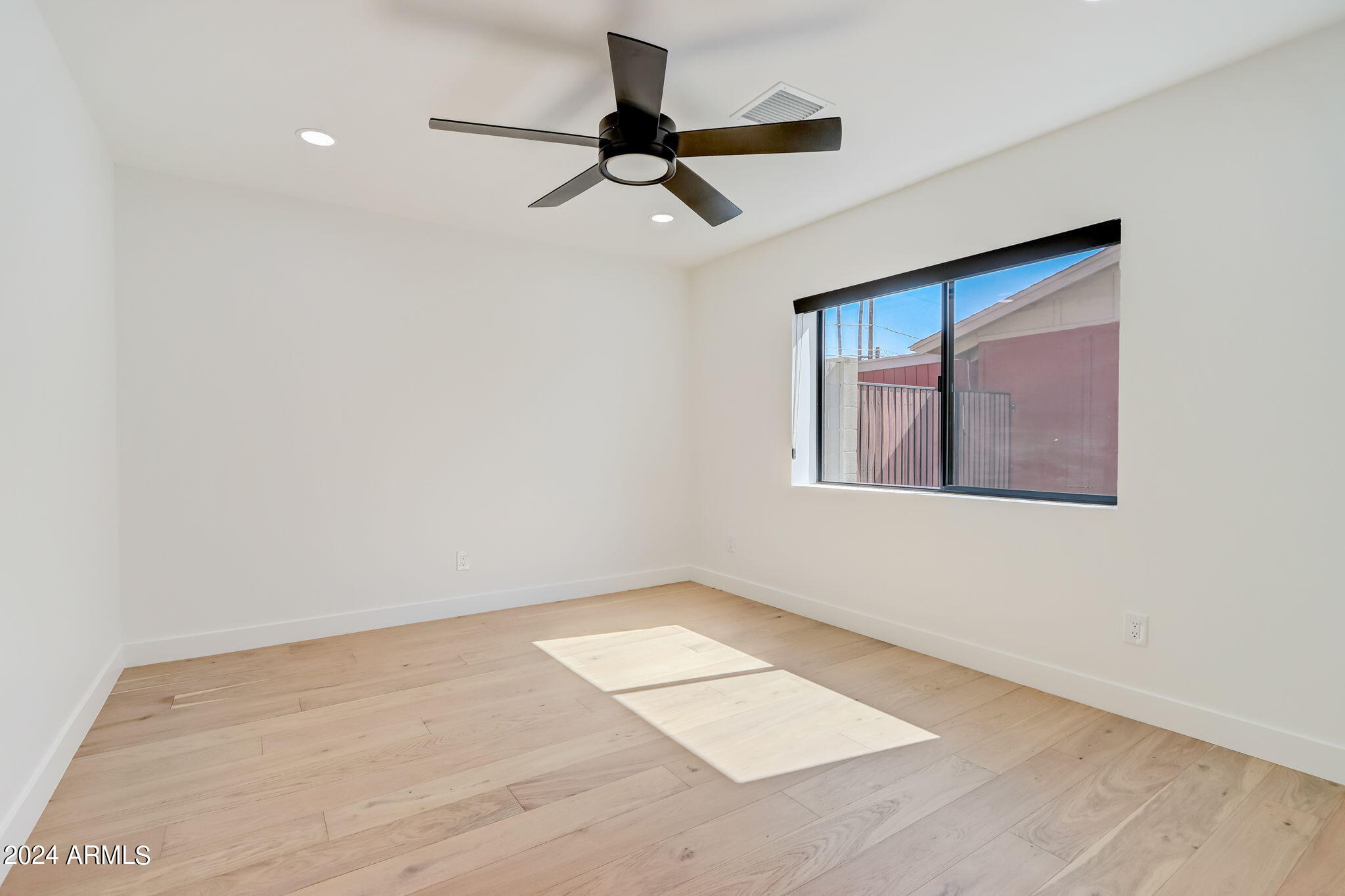 8614 E HIGHLAND Avenue