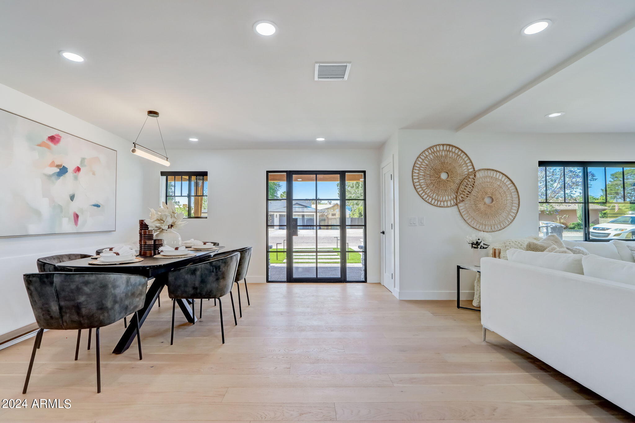 8614 E HIGHLAND Avenue