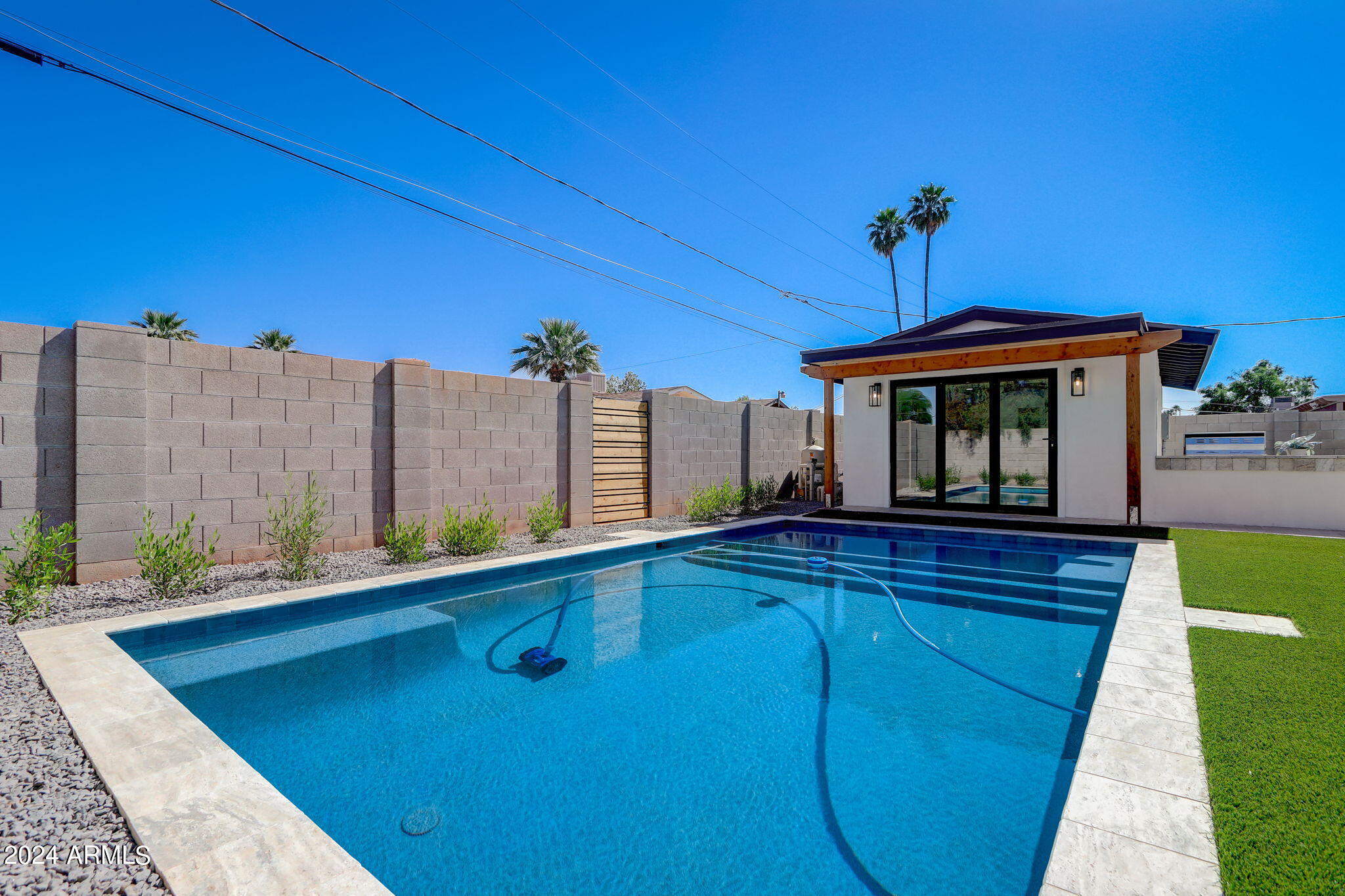 8614 E HIGHLAND Avenue