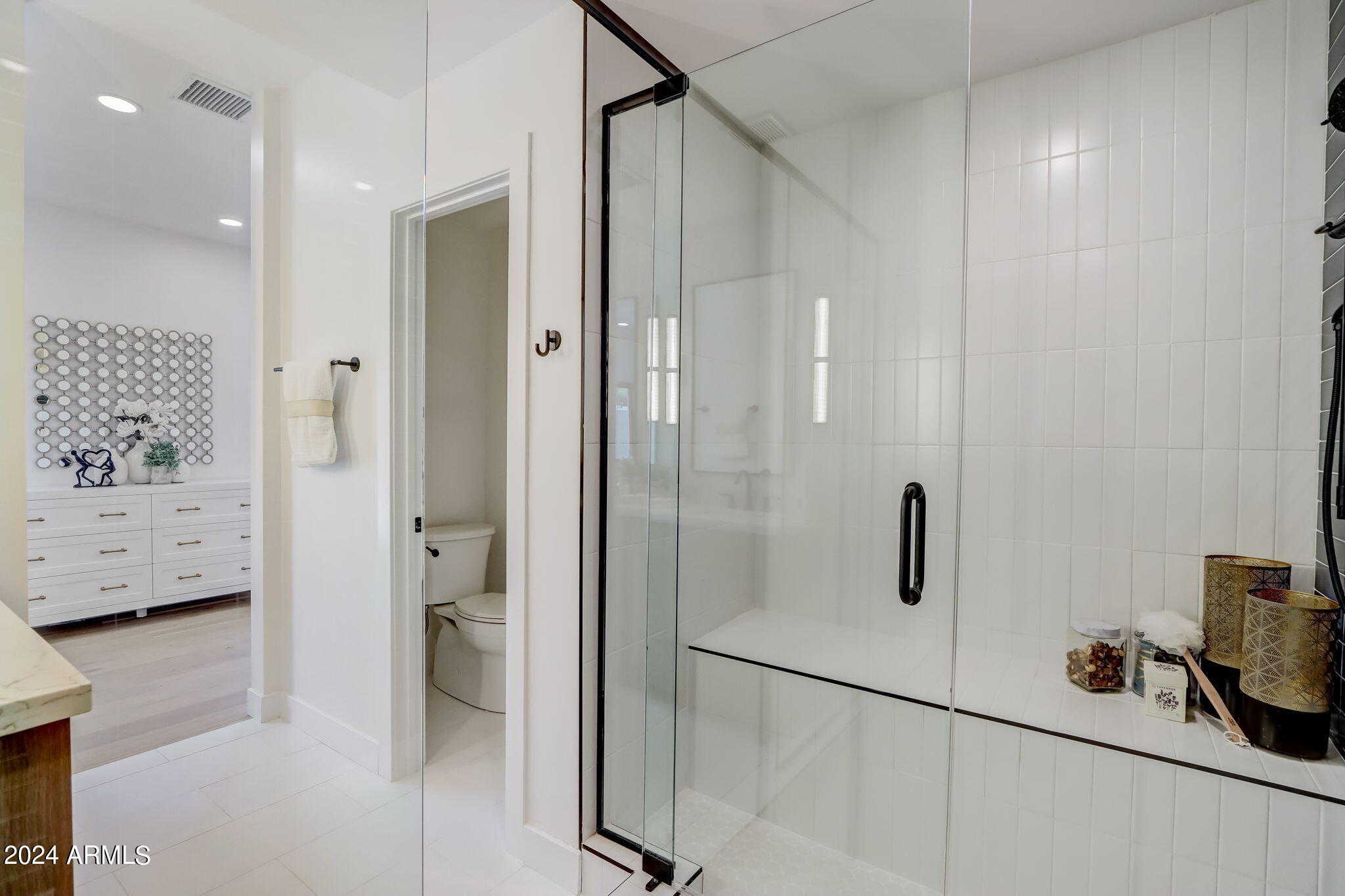 8614 E HIGHLAND Avenue