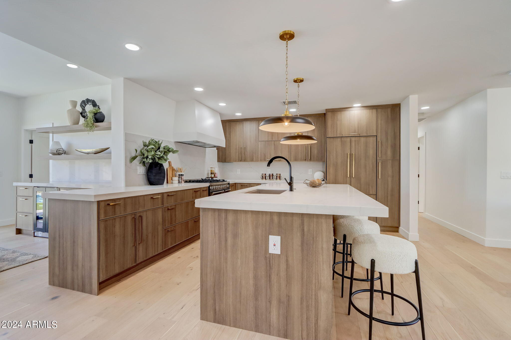 8614 E HIGHLAND Avenue