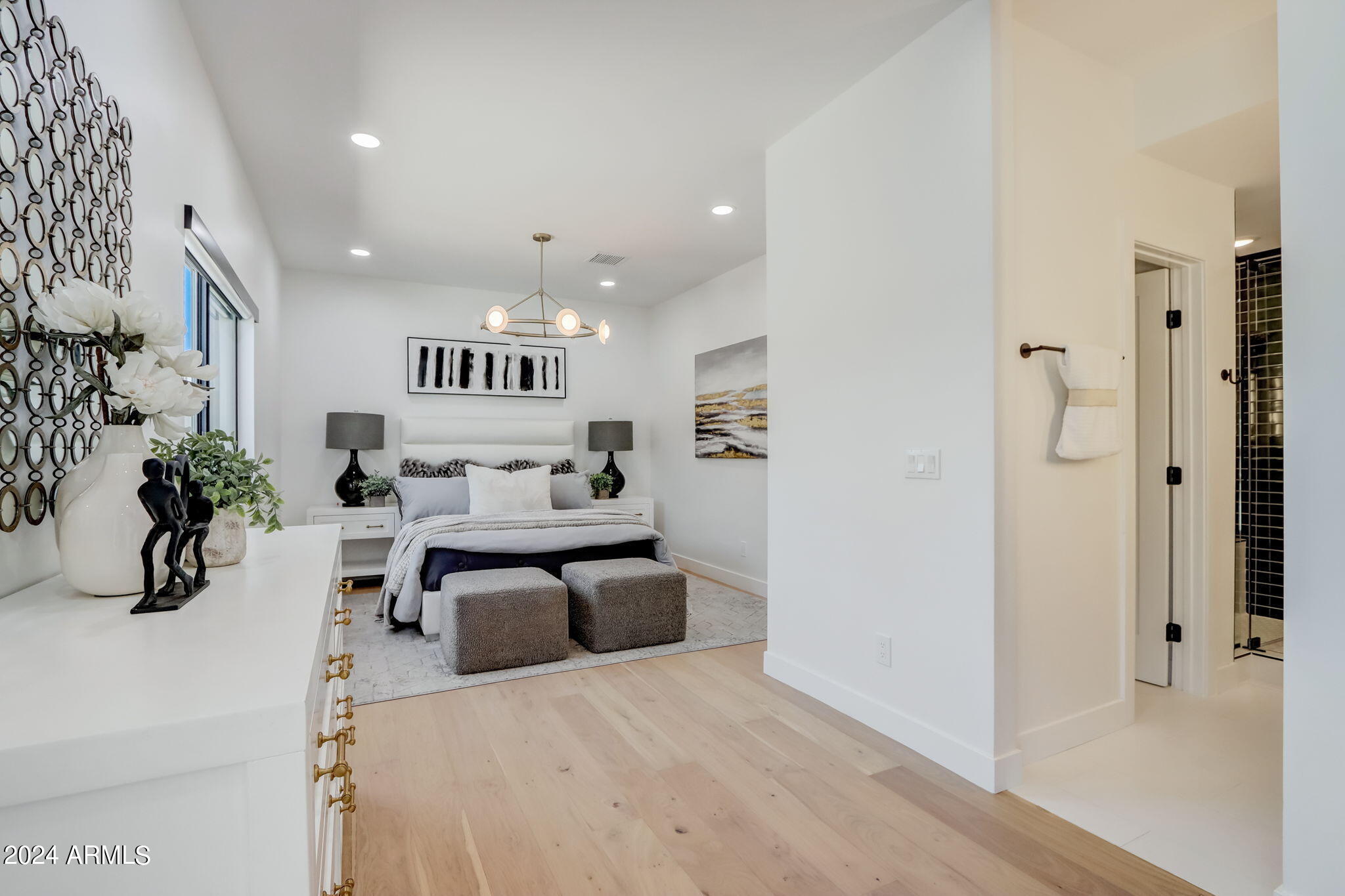 8614 E HIGHLAND Avenue