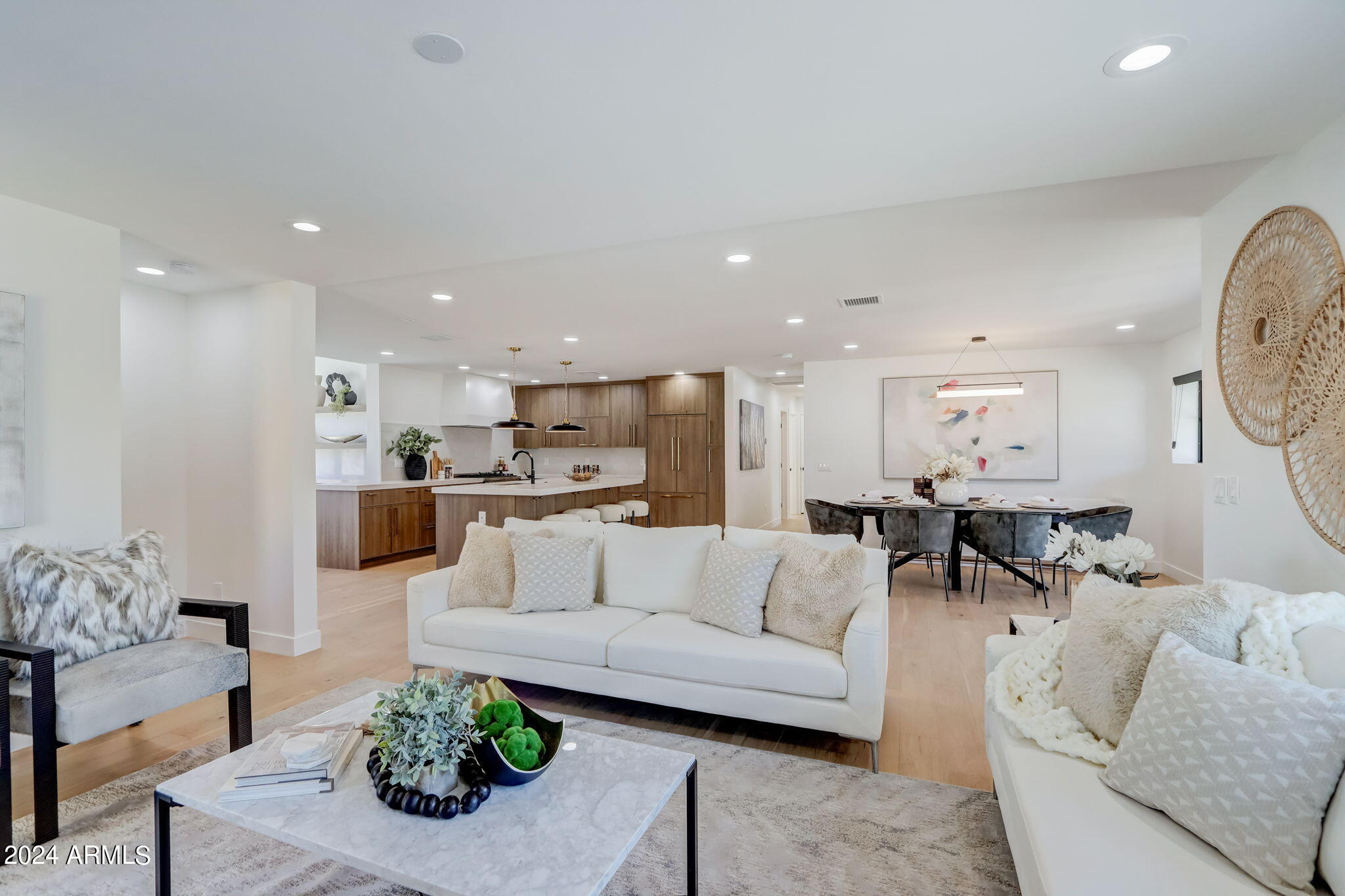 8614 E HIGHLAND Avenue