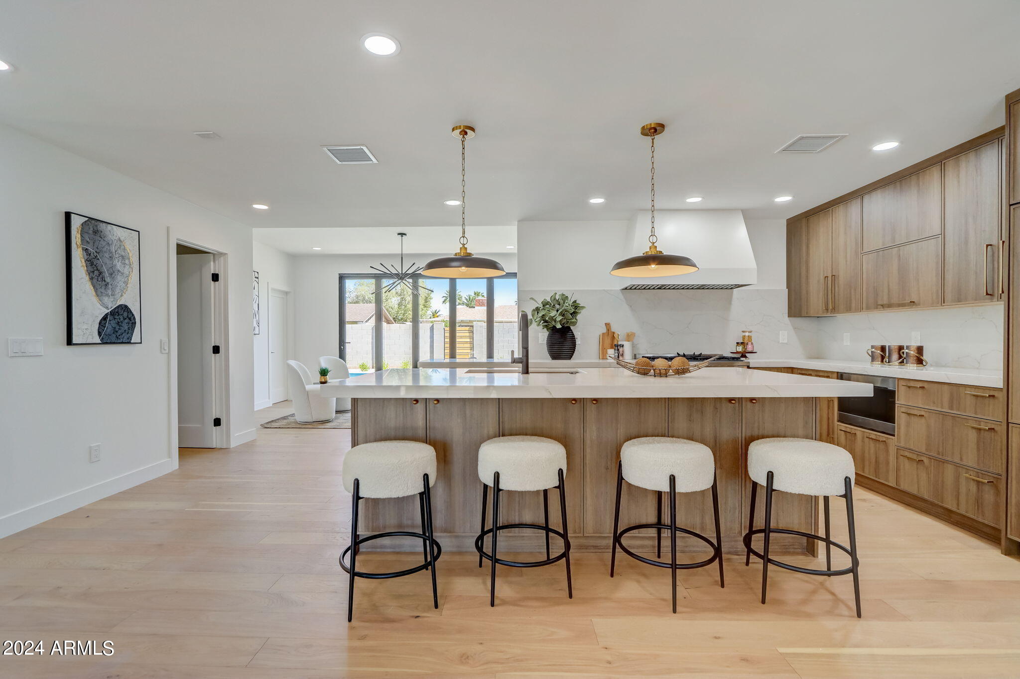 8614 E HIGHLAND Avenue