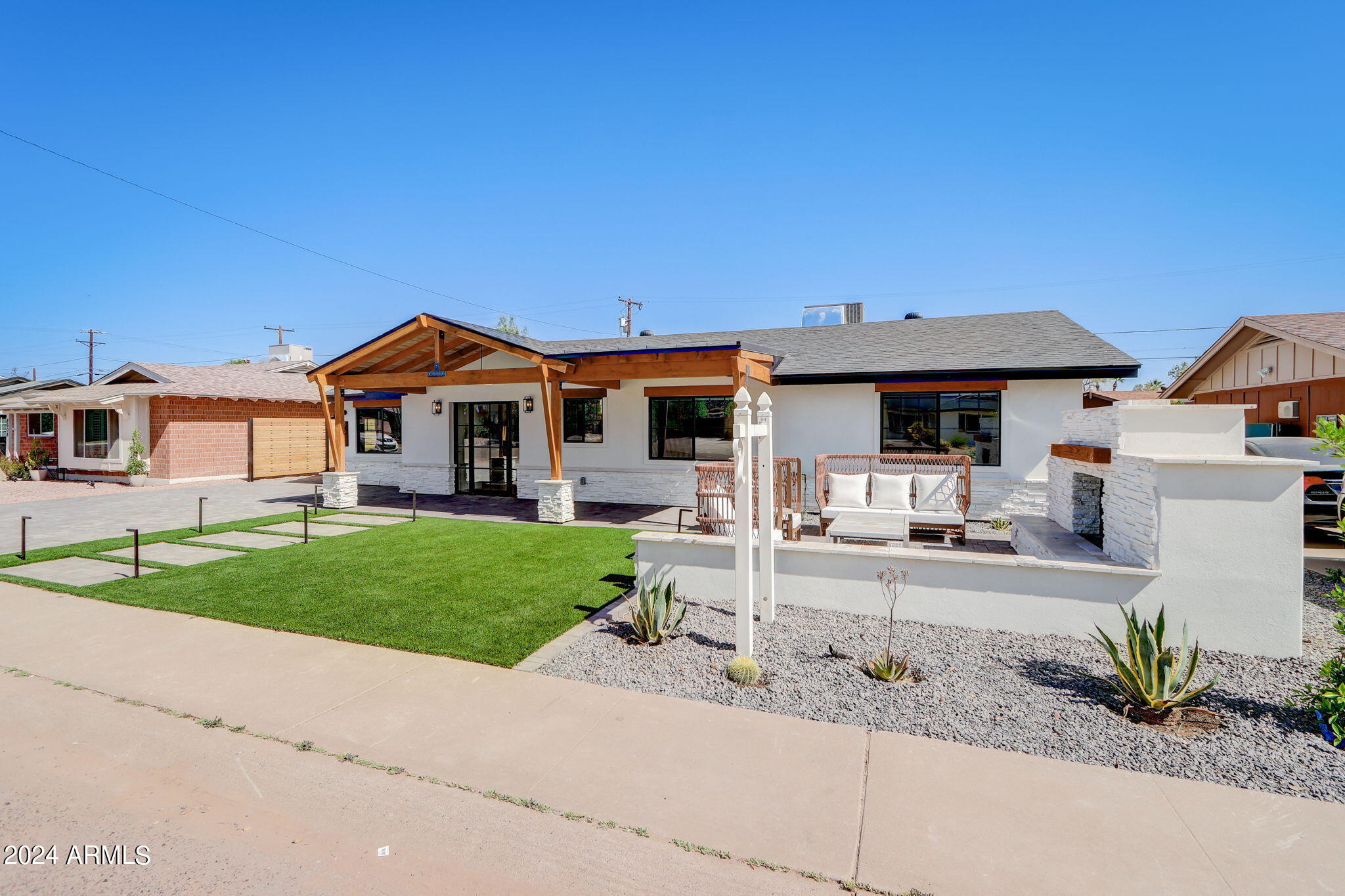 8614 E HIGHLAND Avenue