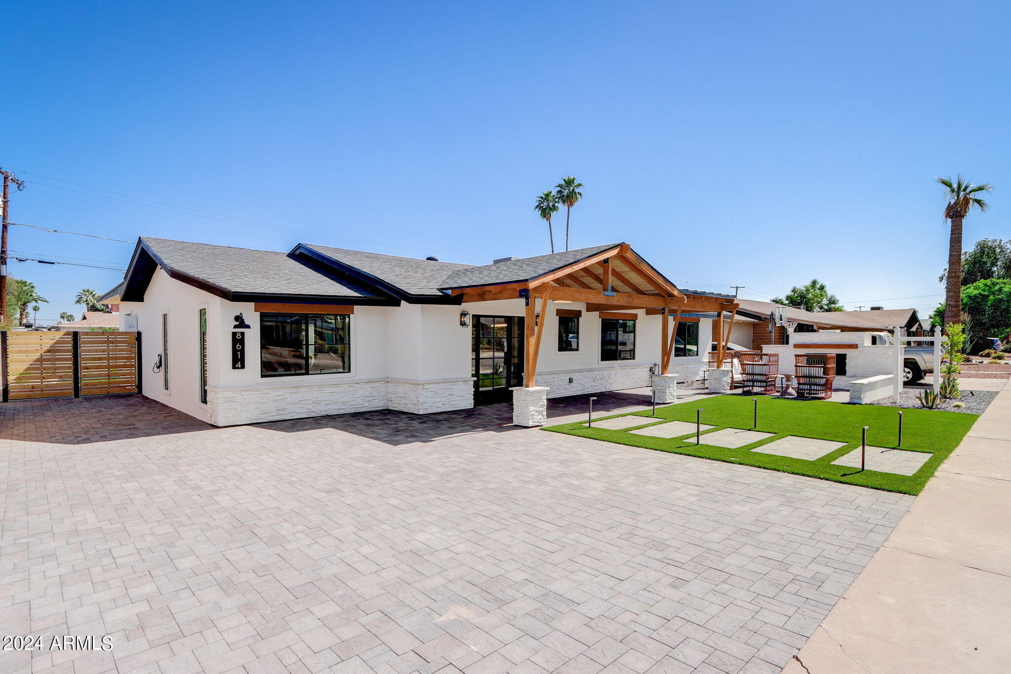 8614 E HIGHLAND Avenue