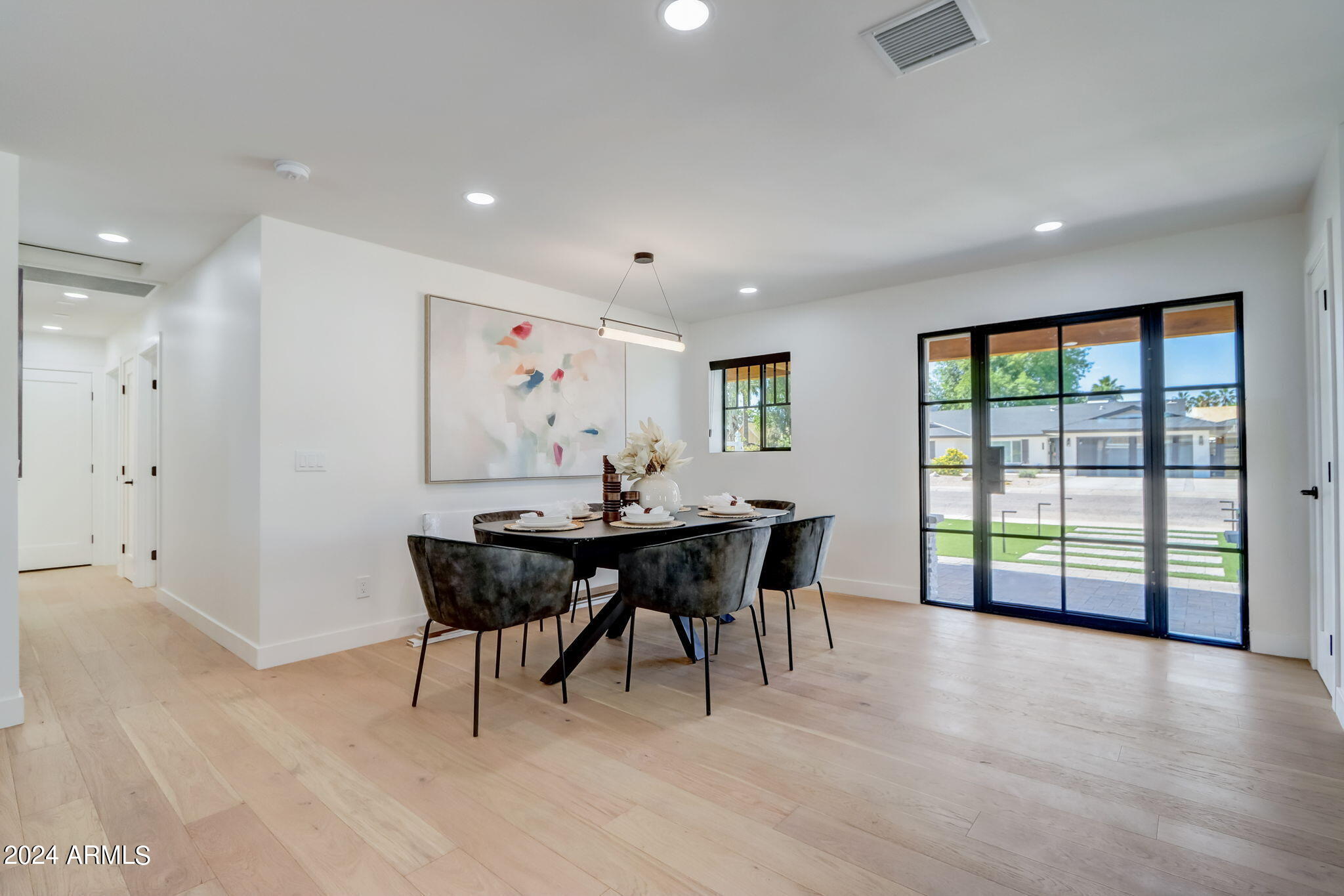 8614 E HIGHLAND Avenue