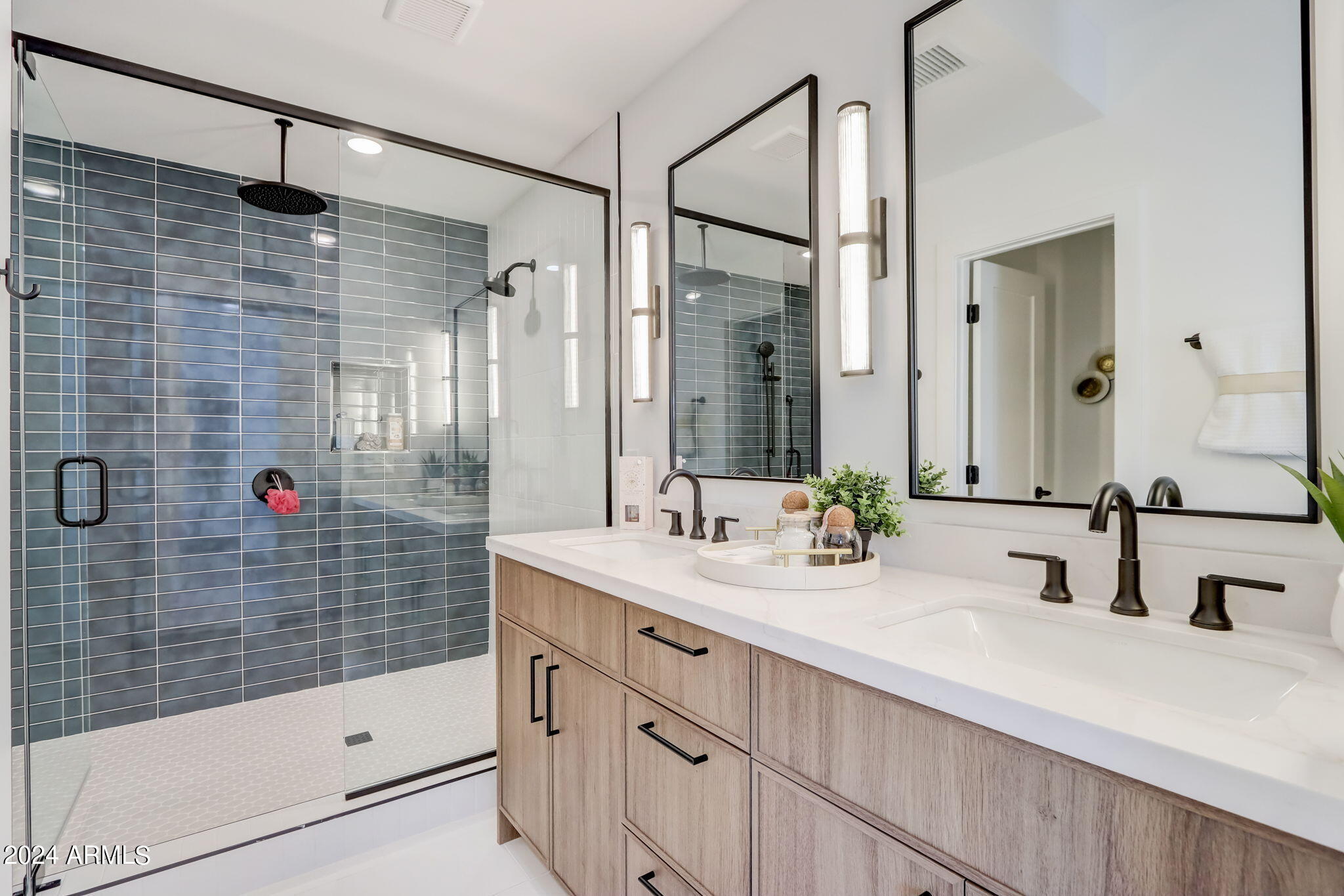 8614 E HIGHLAND Avenue