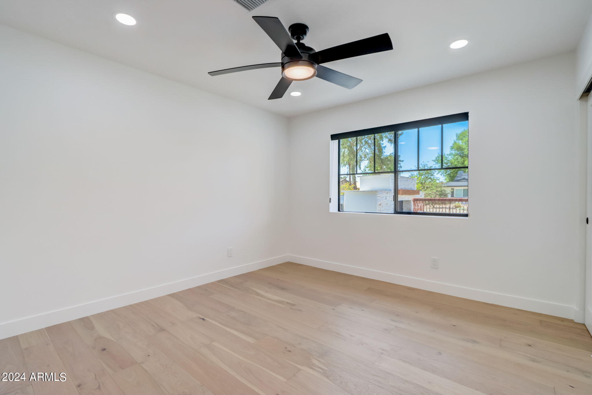 8614 E HIGHLAND Avenue