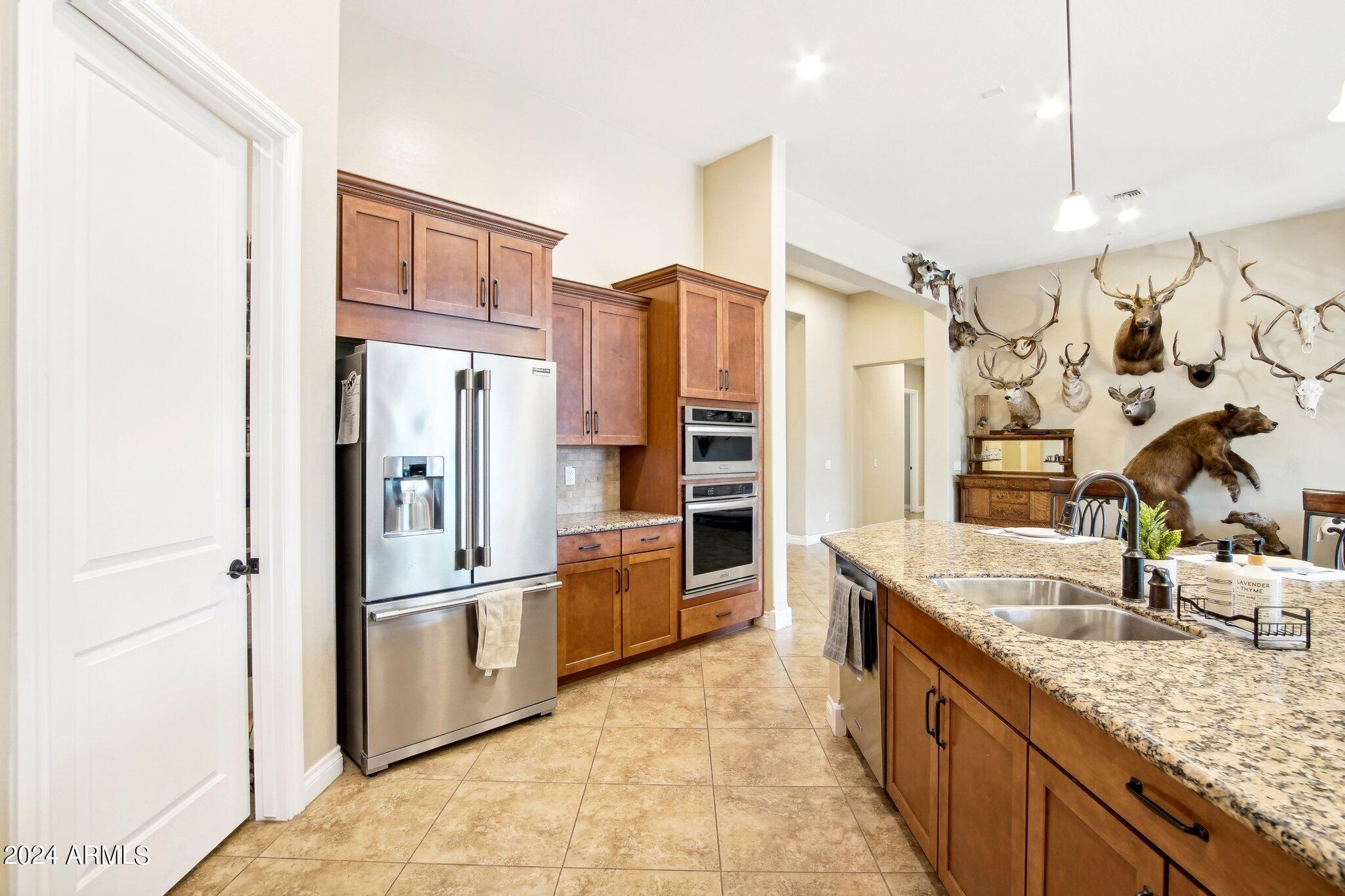 9333 W LOS GATOS Drive