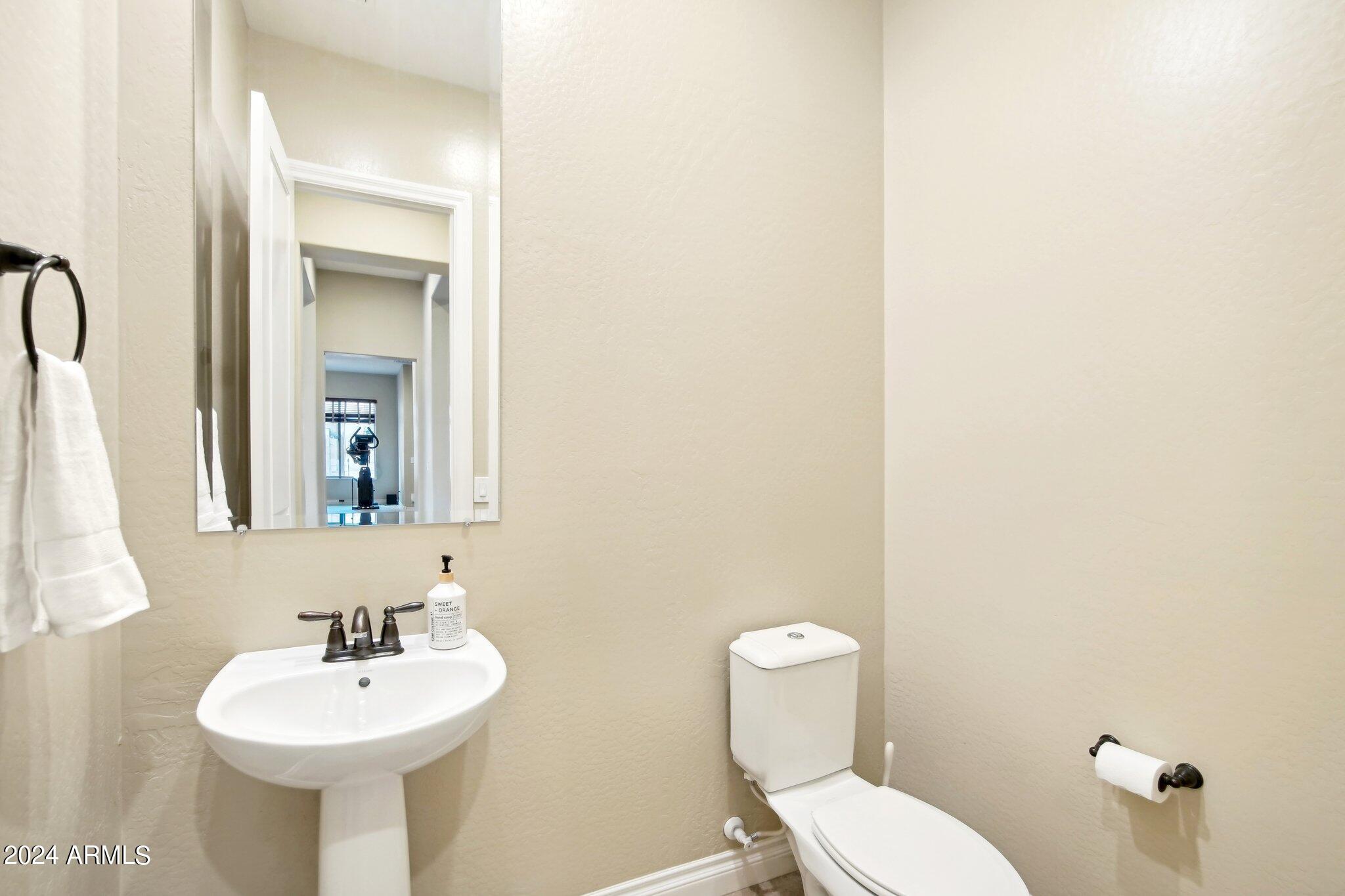 9333 W LOS GATOS Drive