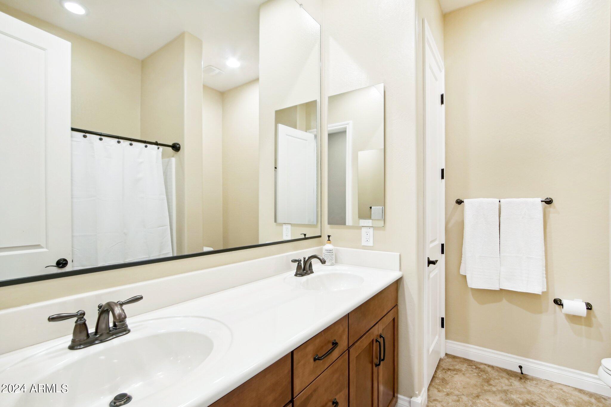 9333 W LOS GATOS Drive