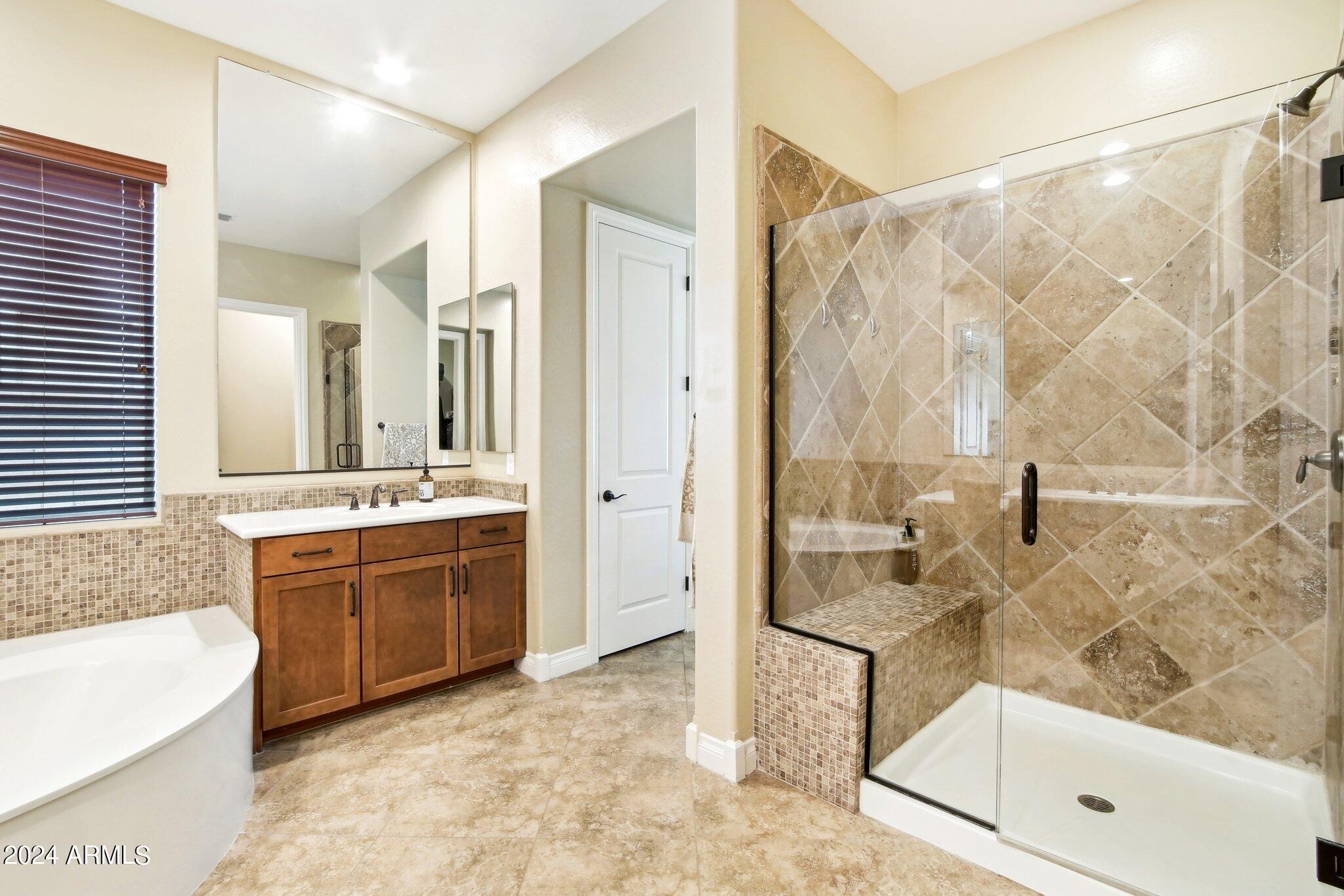 9333 W LOS GATOS Drive