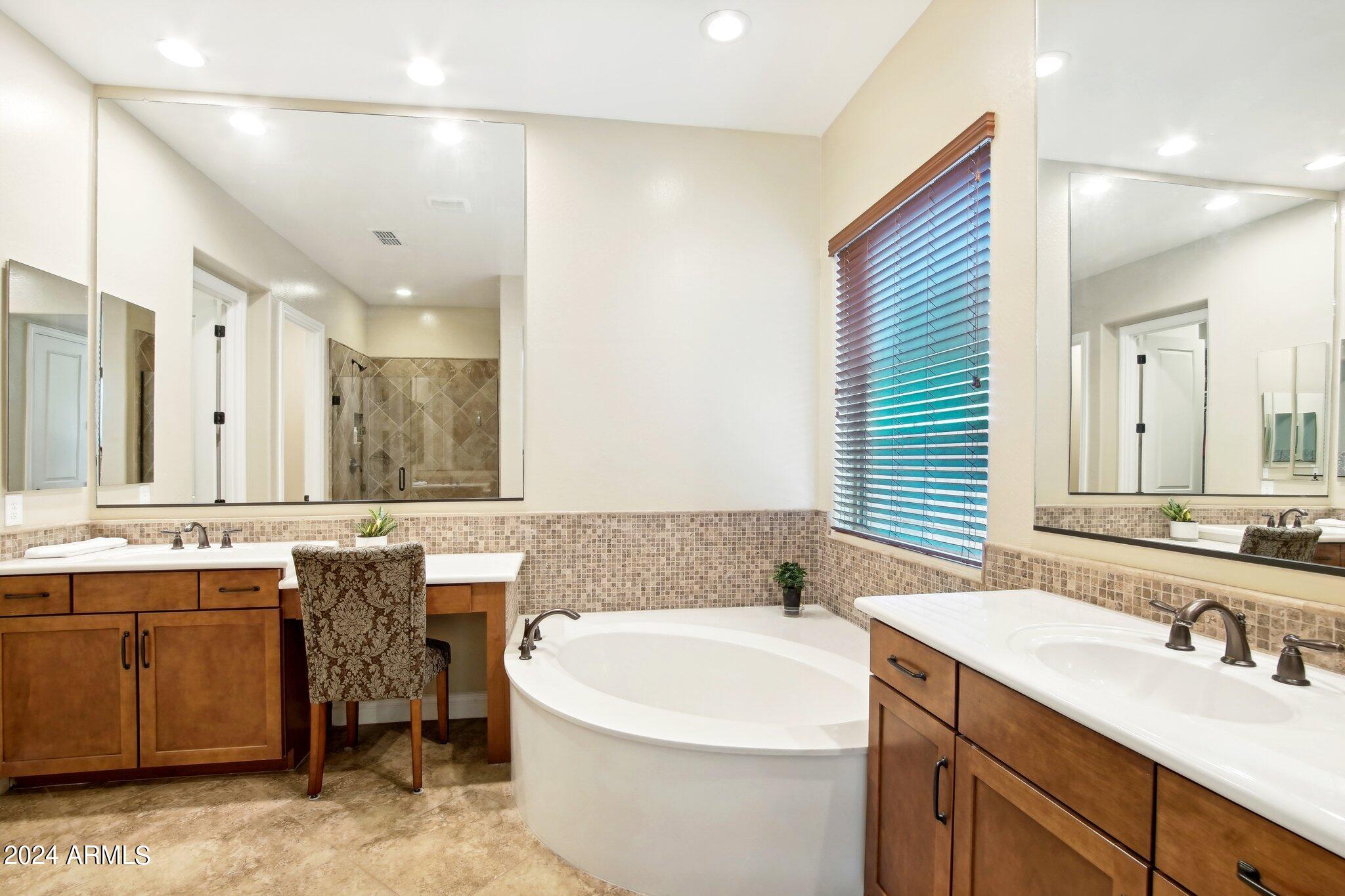 9333 W LOS GATOS Drive