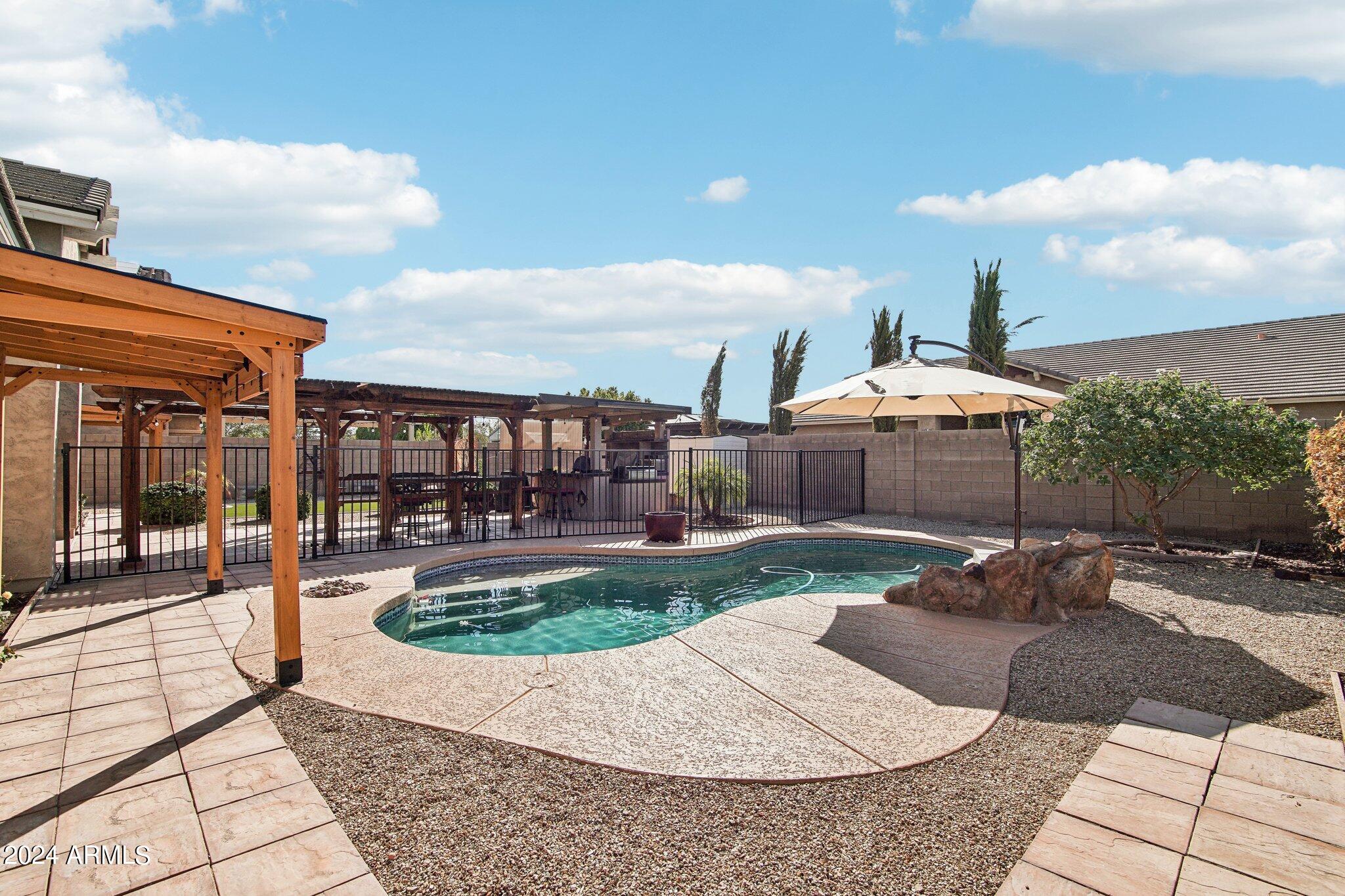 9333 W LOS GATOS Drive