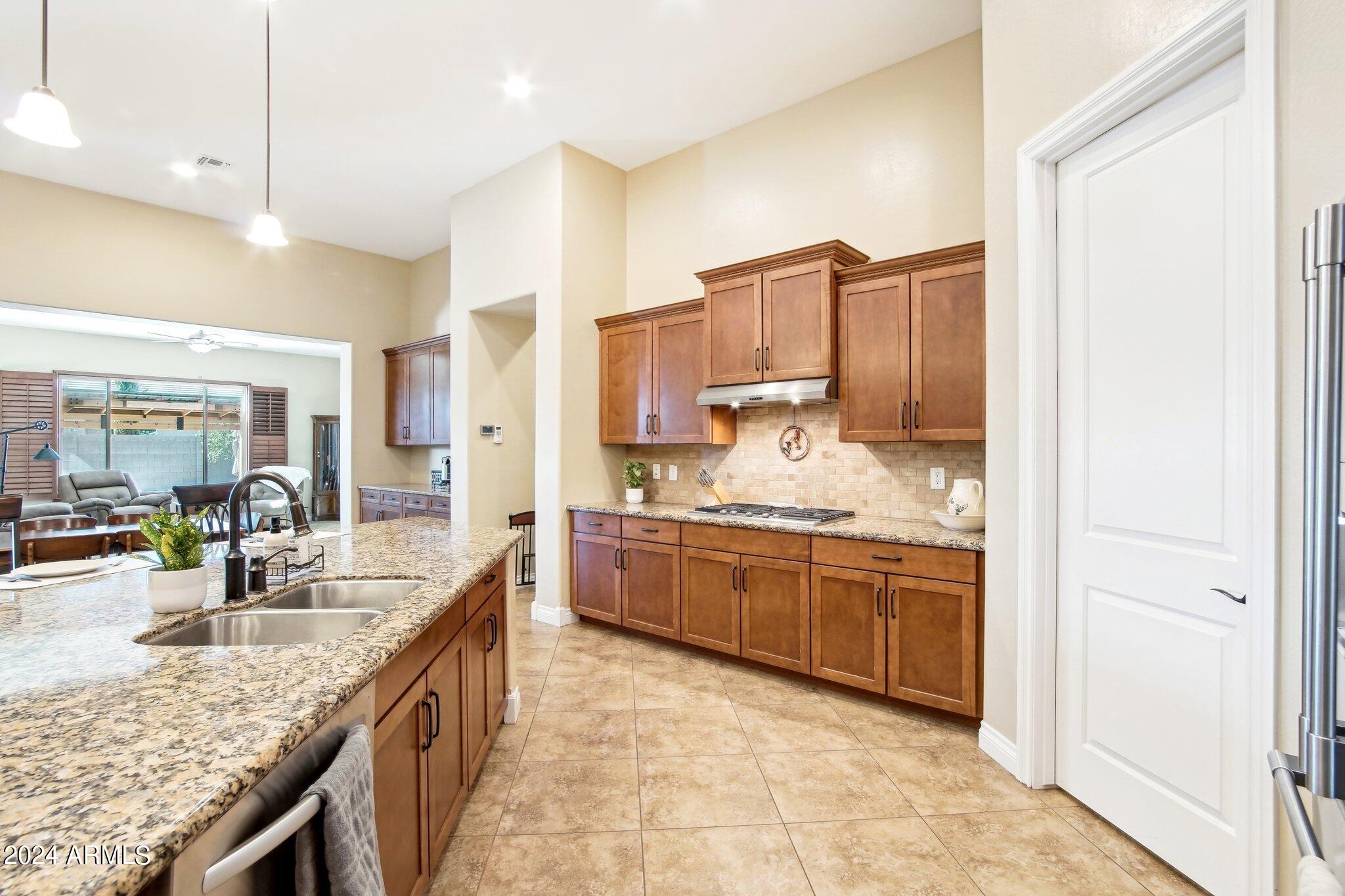 9333 W LOS GATOS Drive