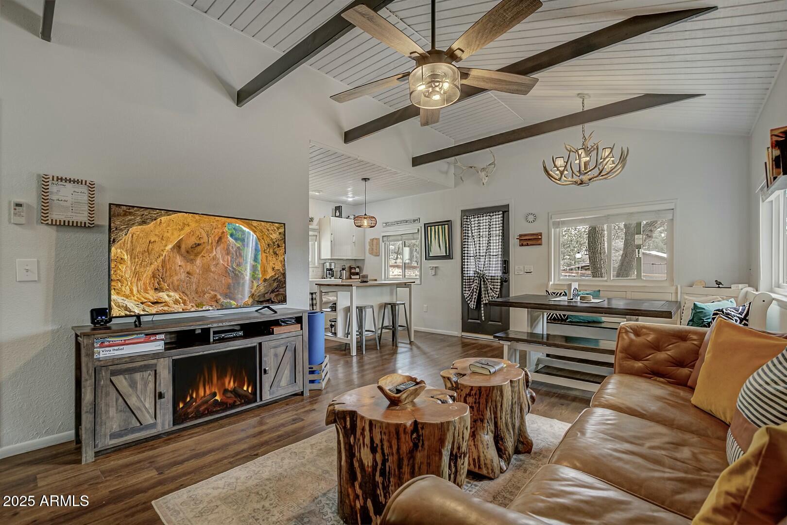 3259 N PINEWOOD Drive