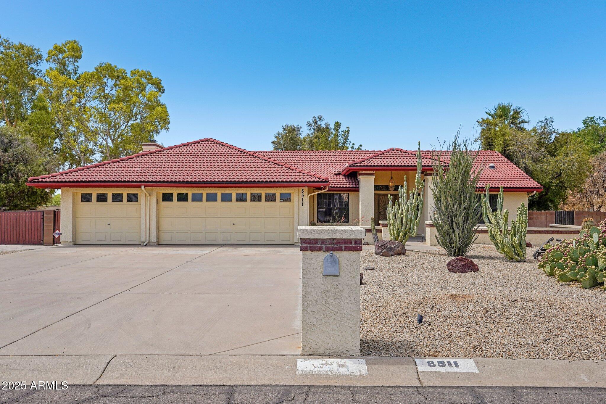 8511 W VIA MONTOYA Drive