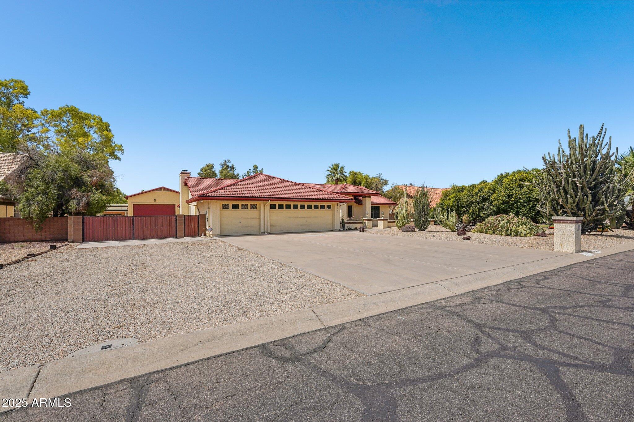 8511 W VIA MONTOYA Drive