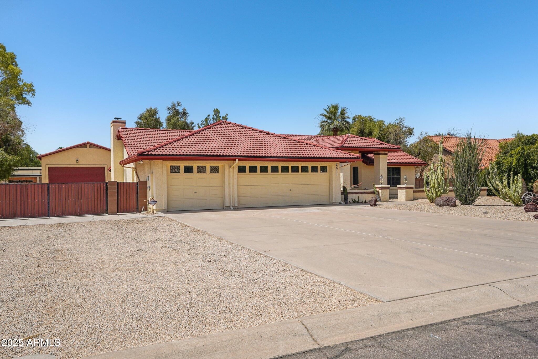 8511 W VIA MONTOYA Drive