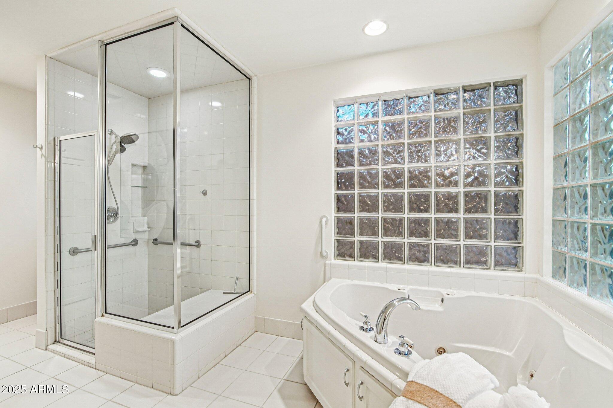 3330 E GLENROSA Avenue