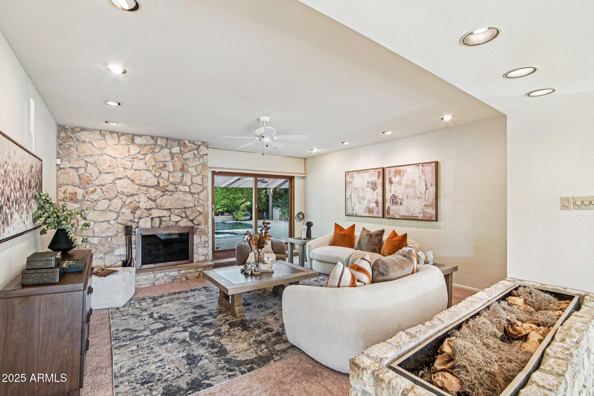 3330 E GLENROSA Avenue