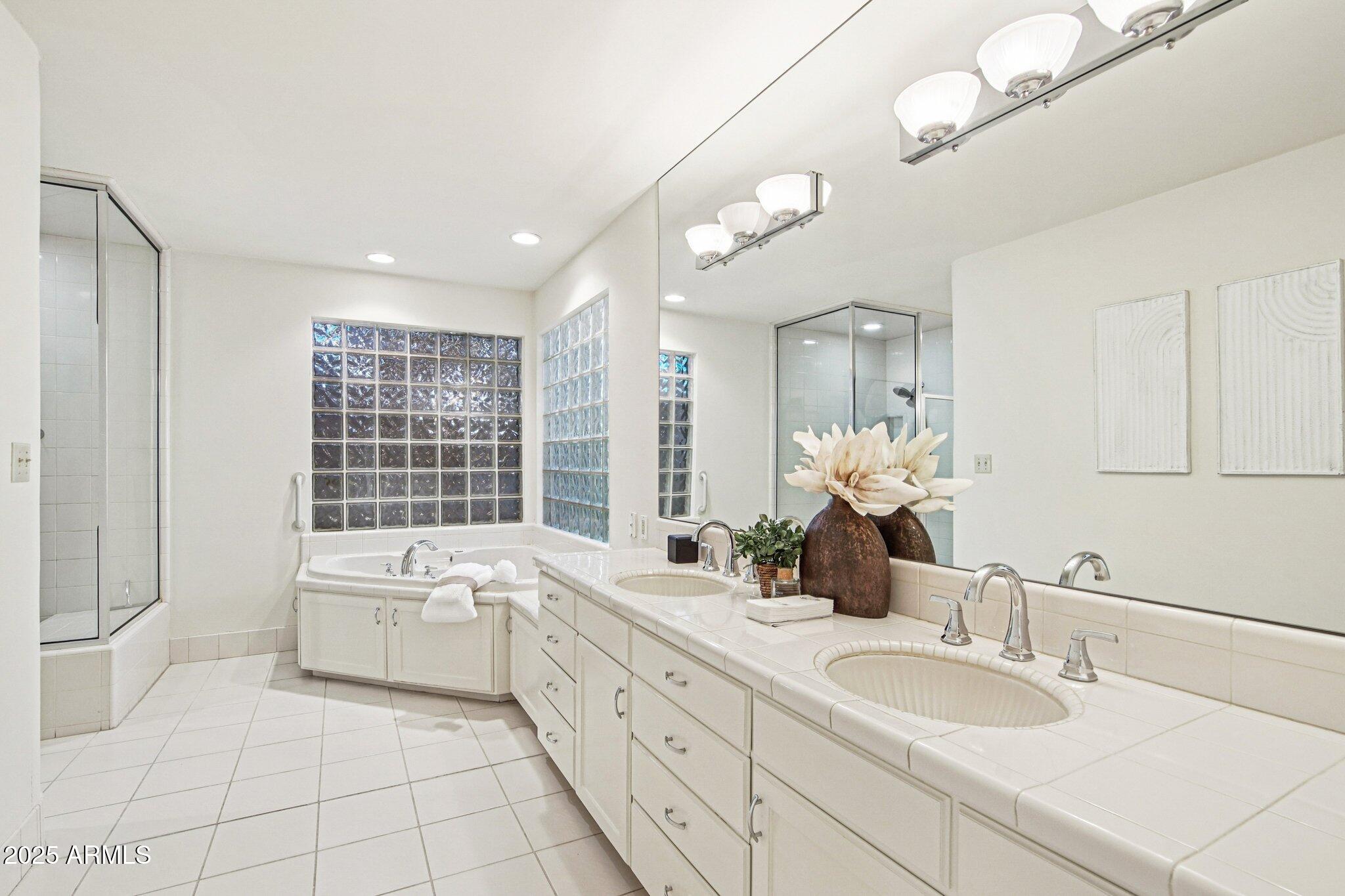 3330 E GLENROSA Avenue