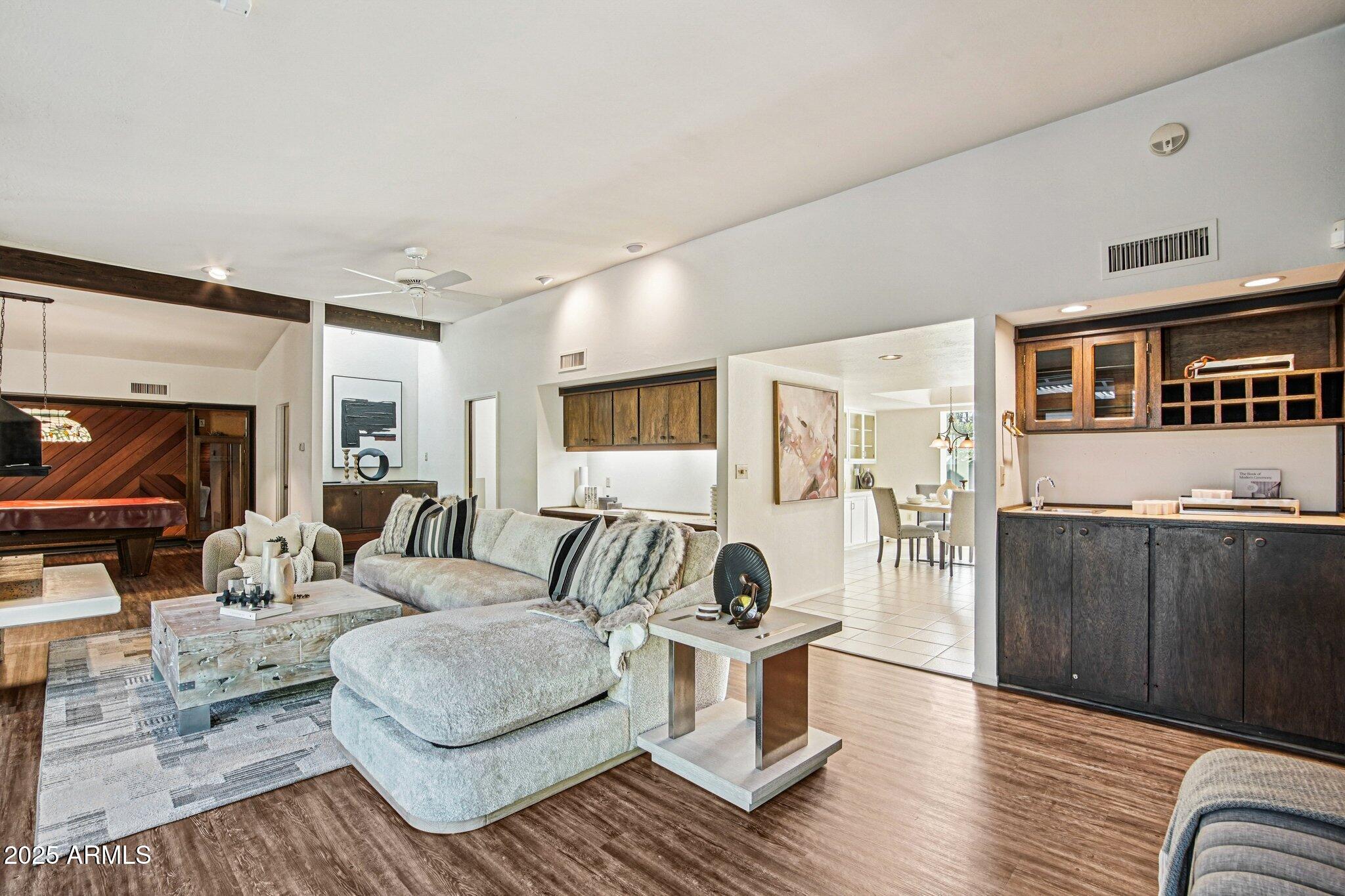 3330 E GLENROSA Avenue