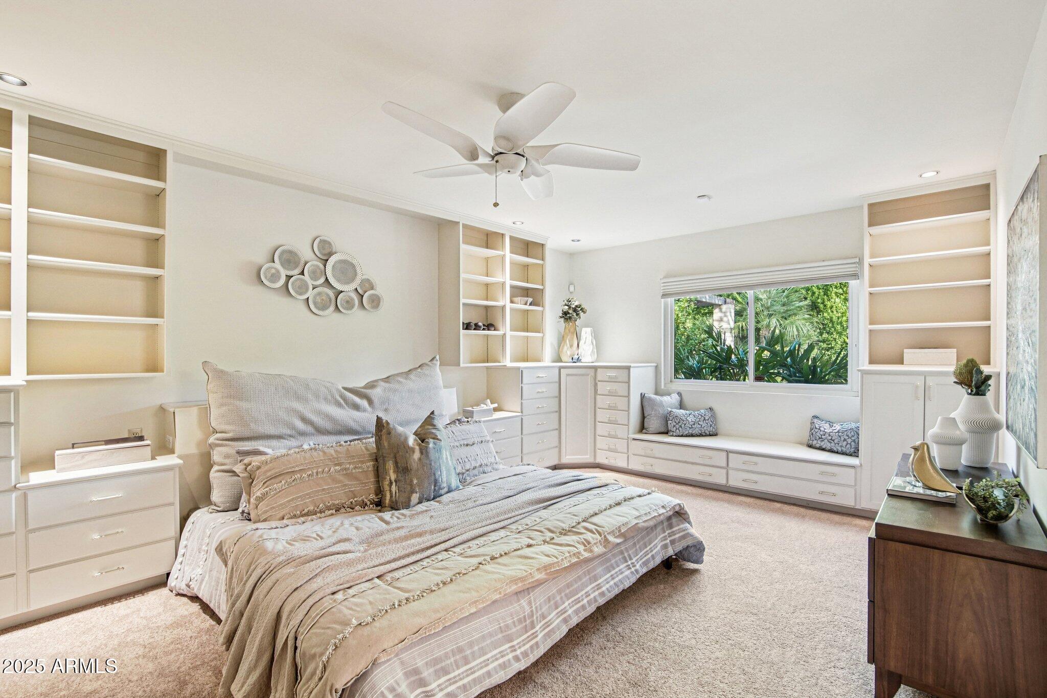 3330 E GLENROSA Avenue