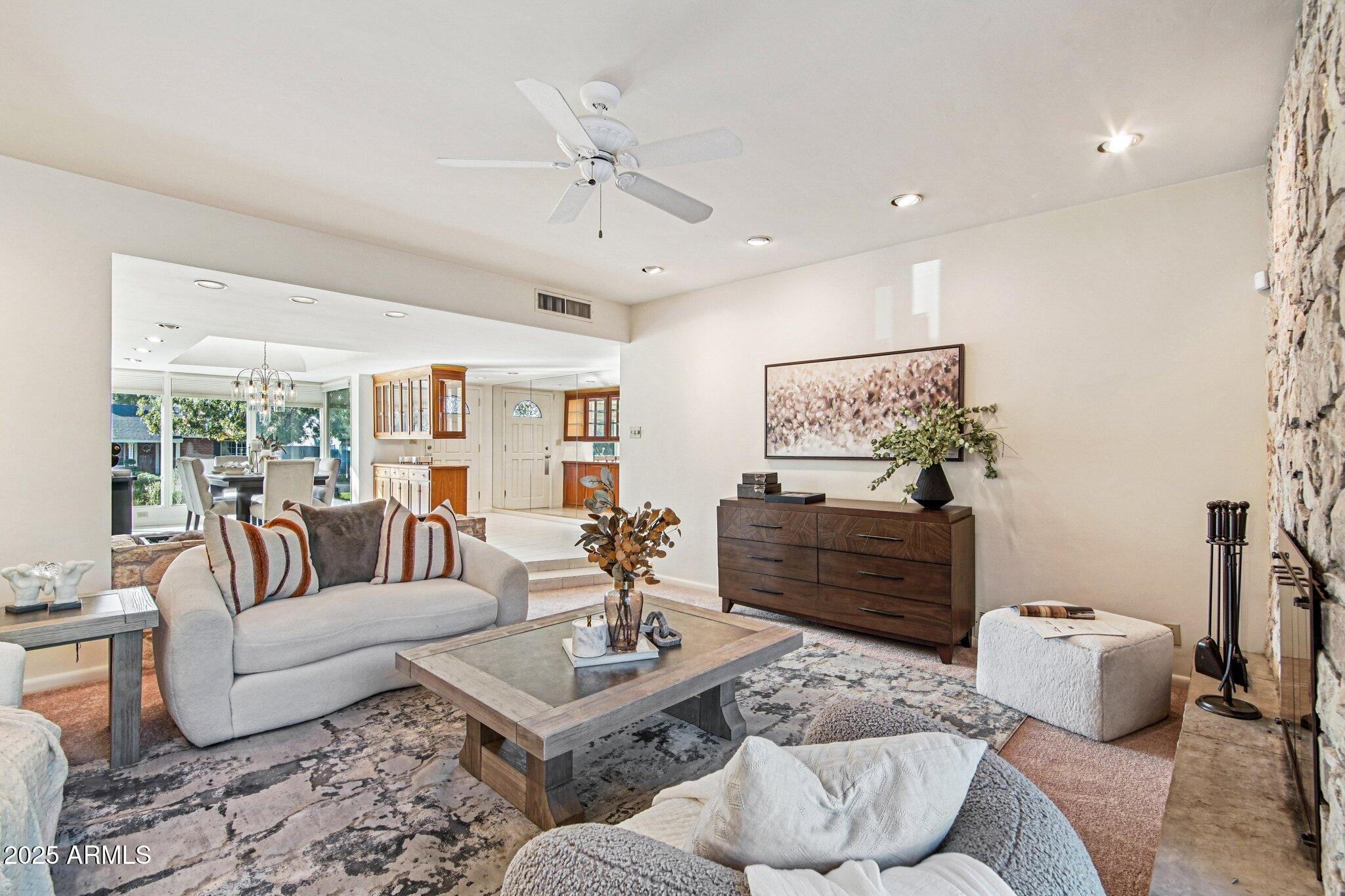 3330 E GLENROSA Avenue