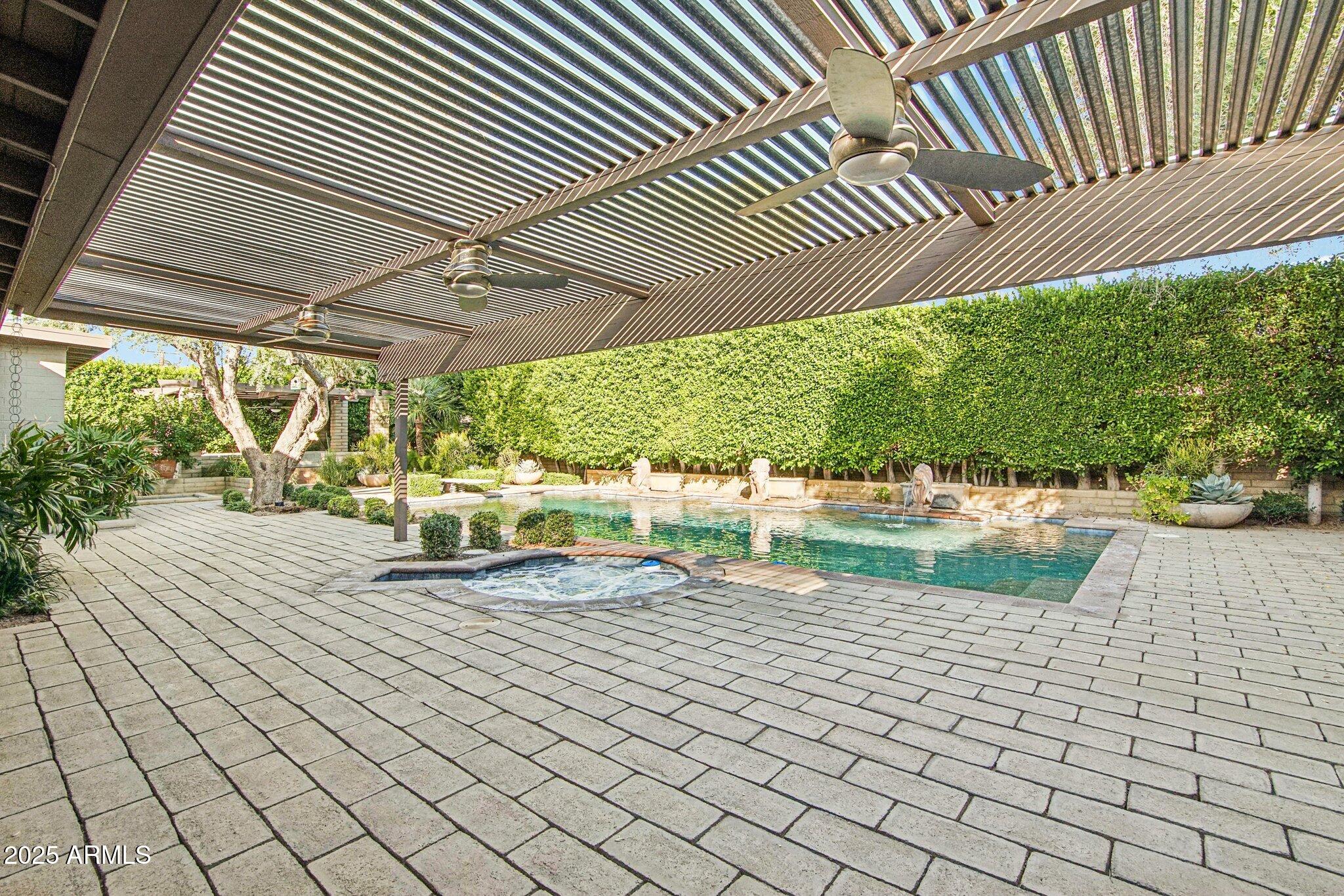 3330 E GLENROSA Avenue