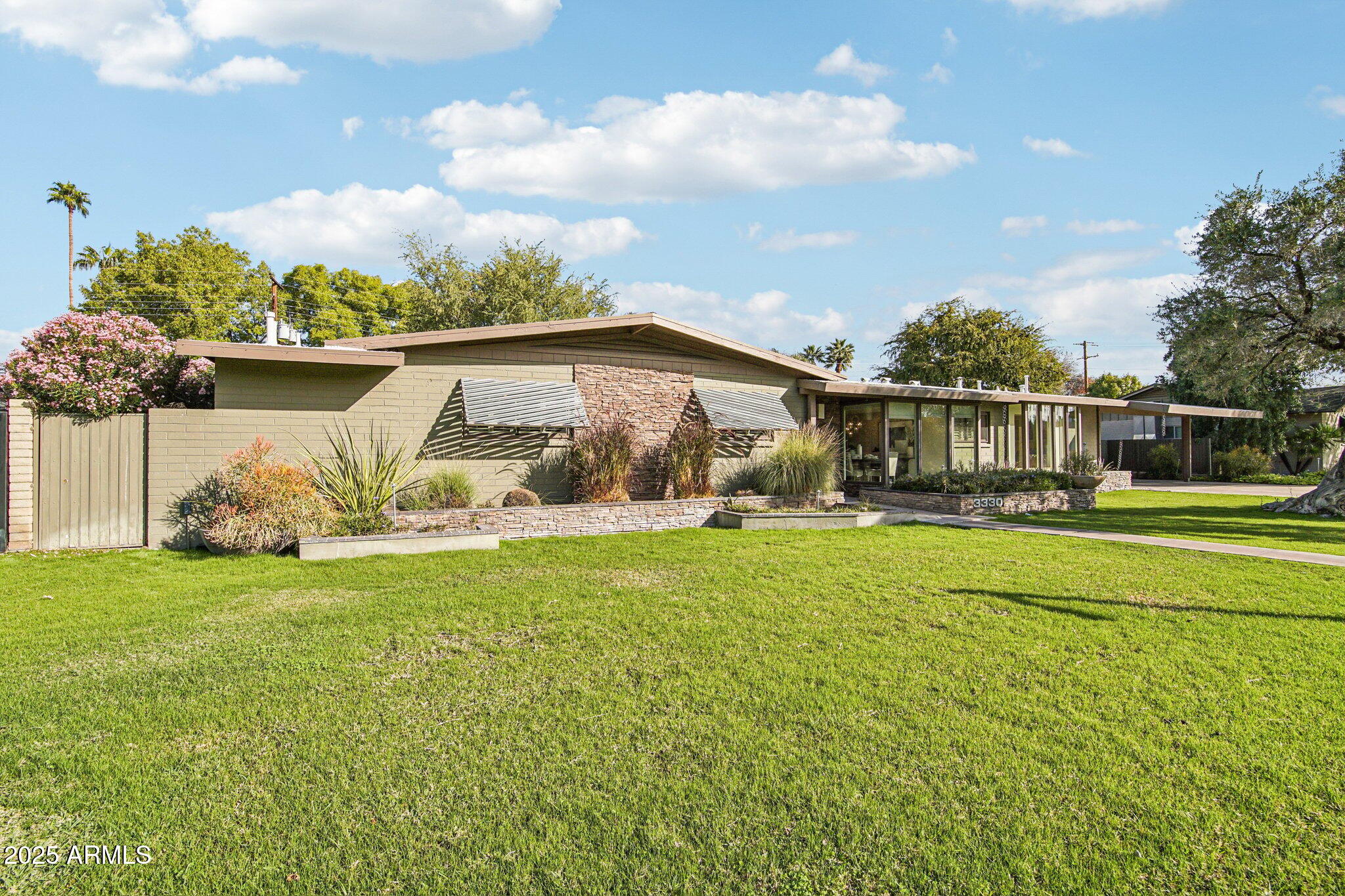 3330 E GLENROSA Avenue