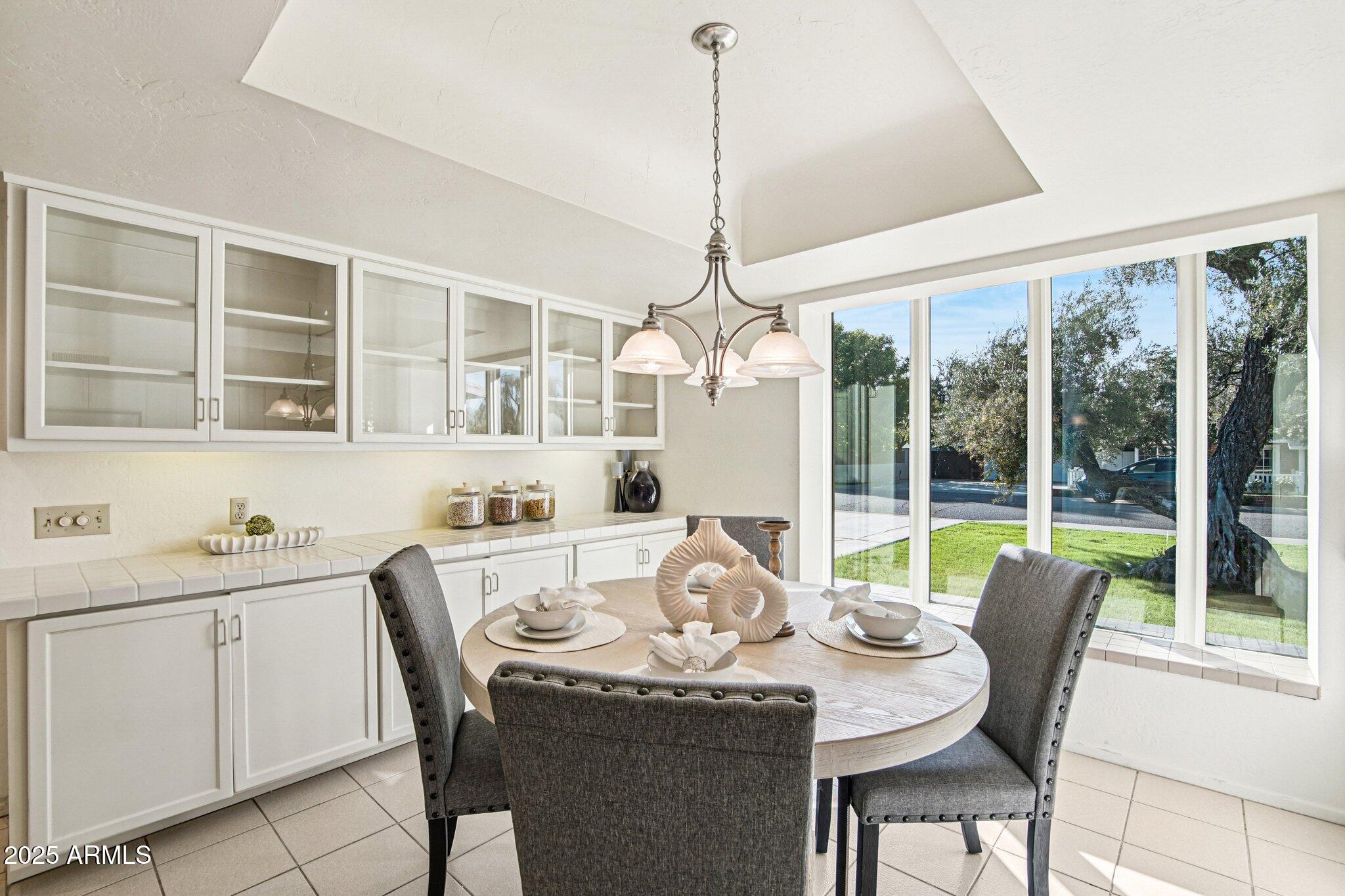 3330 E GLENROSA Avenue