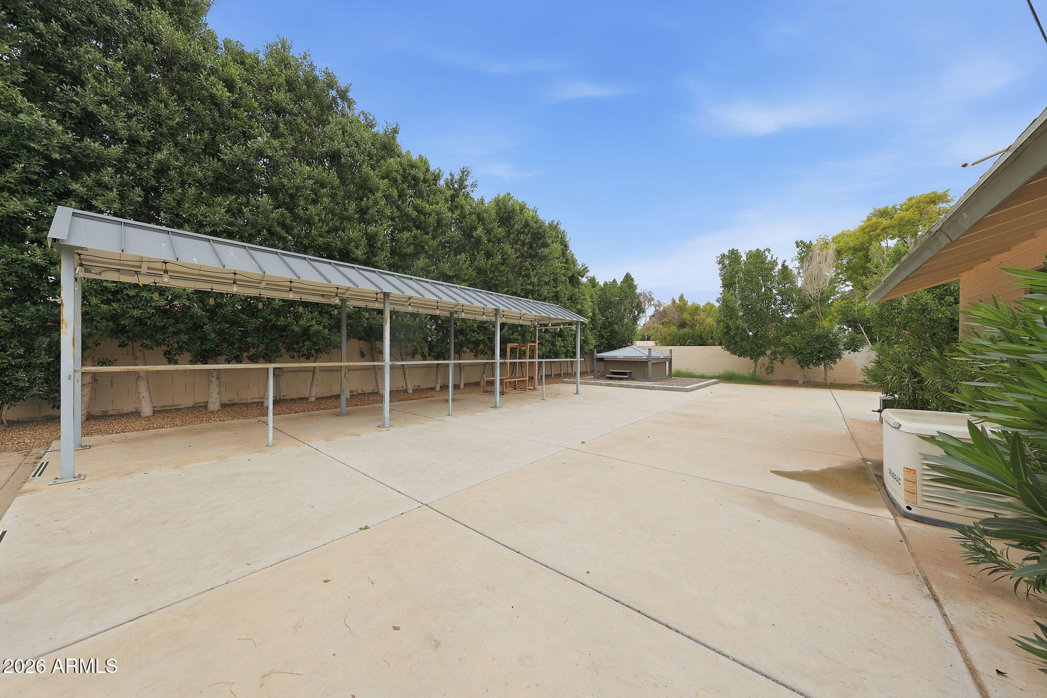 325 N FRASER Drive W