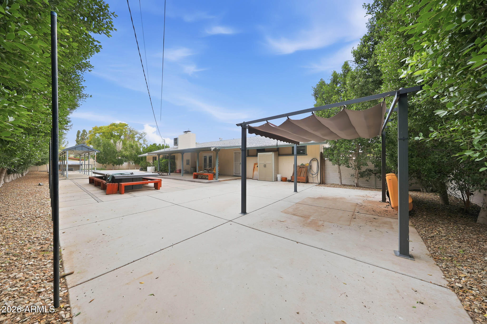 325 N FRASER Drive W