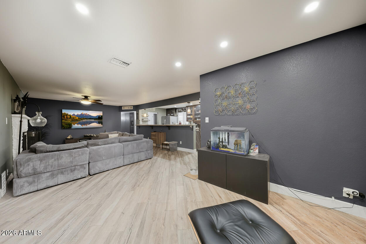 325 N FRASER Drive W