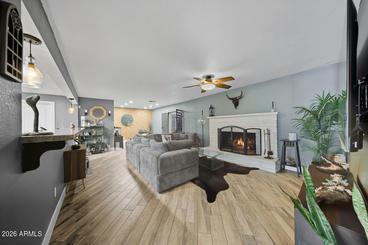 325 N FRASER Drive W