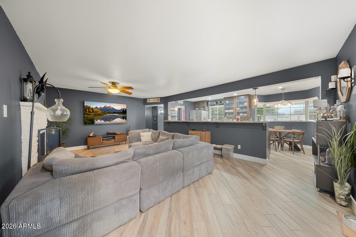 325 N FRASER Drive W