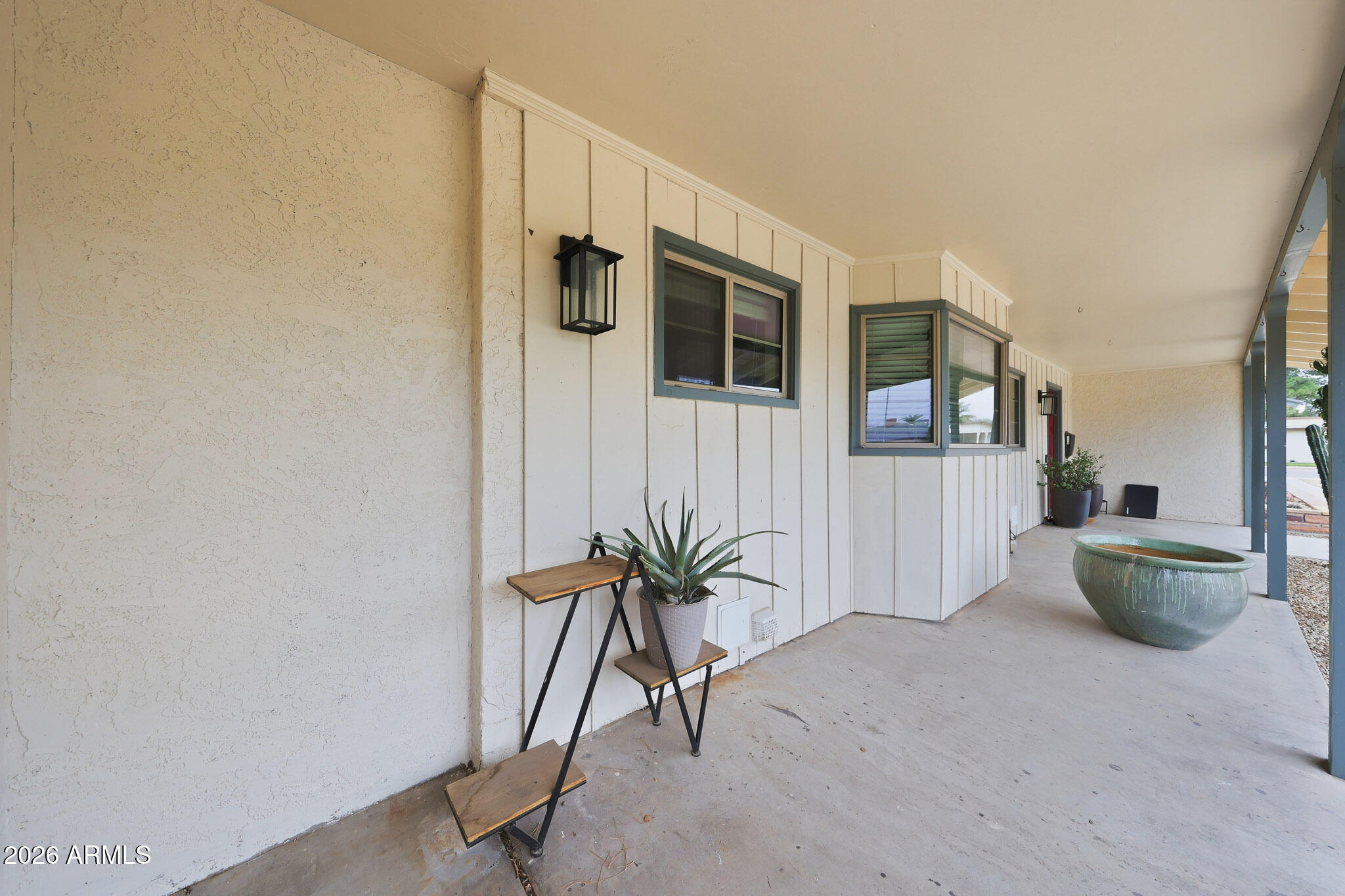 325 N FRASER Drive W