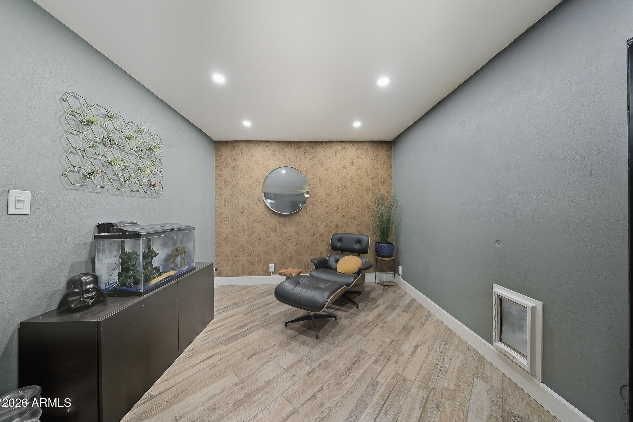 325 N FRASER Drive W