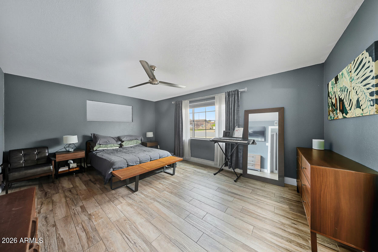 325 N FRASER Drive W