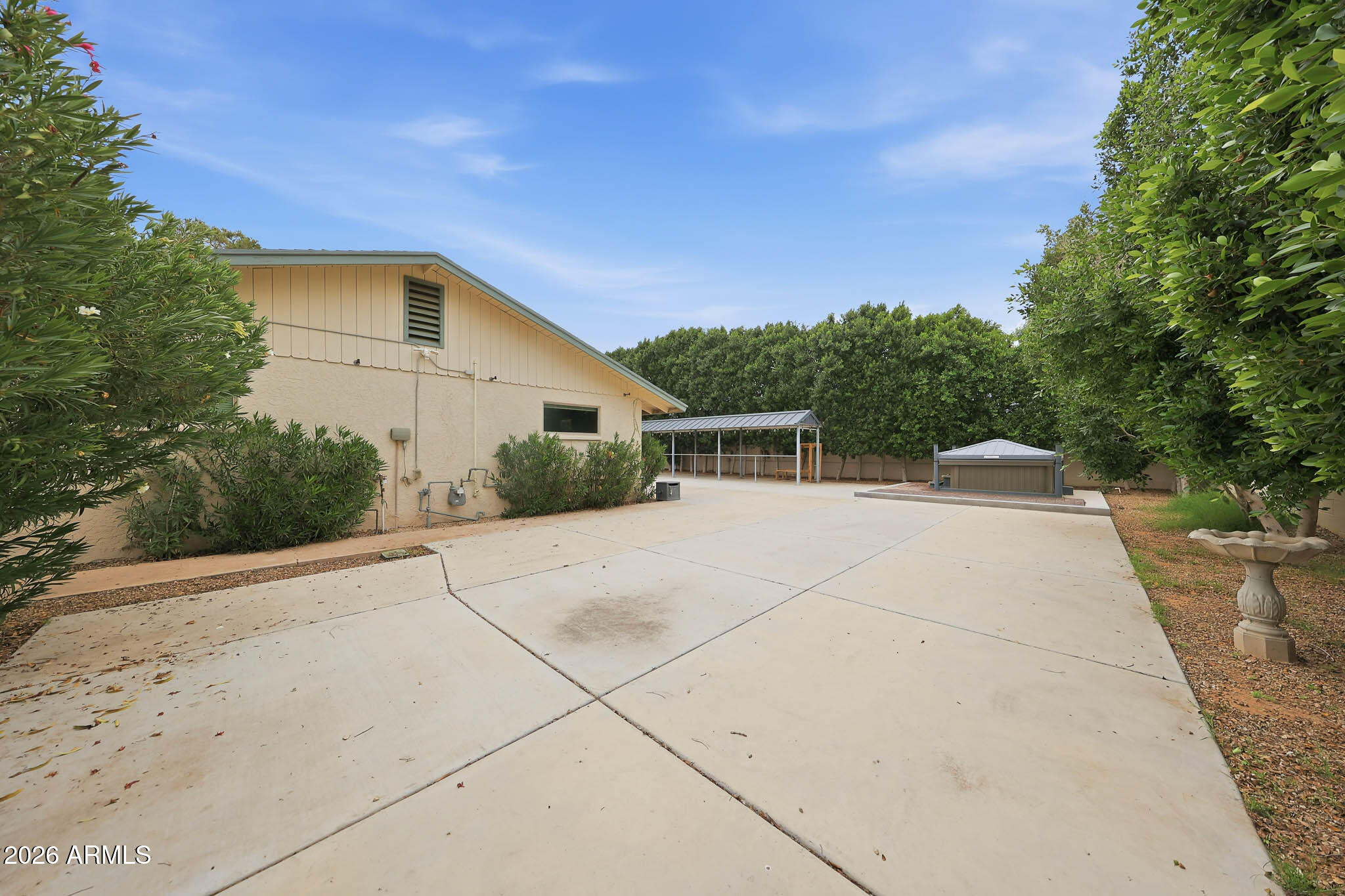 325 N FRASER Drive W